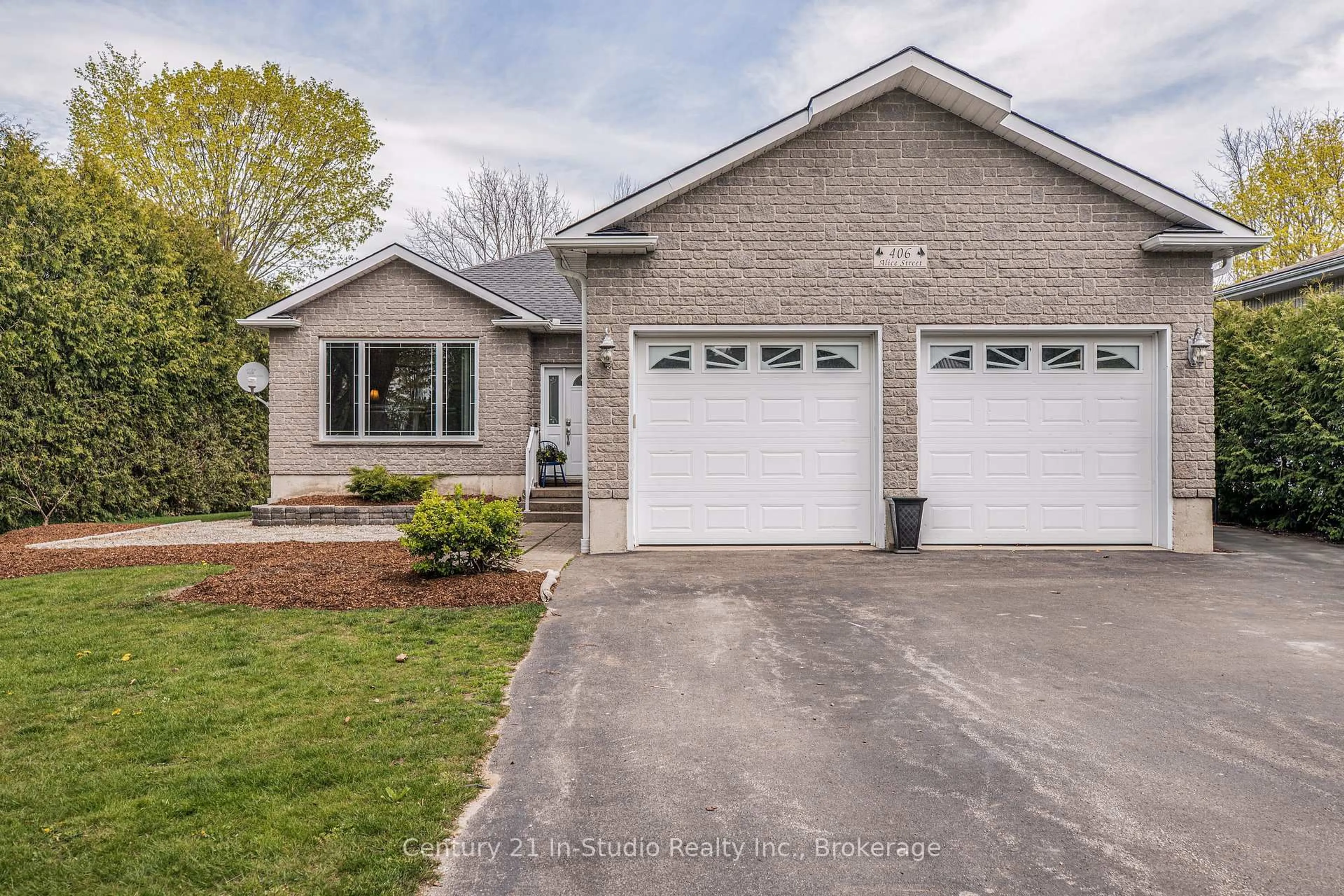 Home with brick exterior material, street for 406 Alice St, Saugeen Shores Ontario N0H 2L0