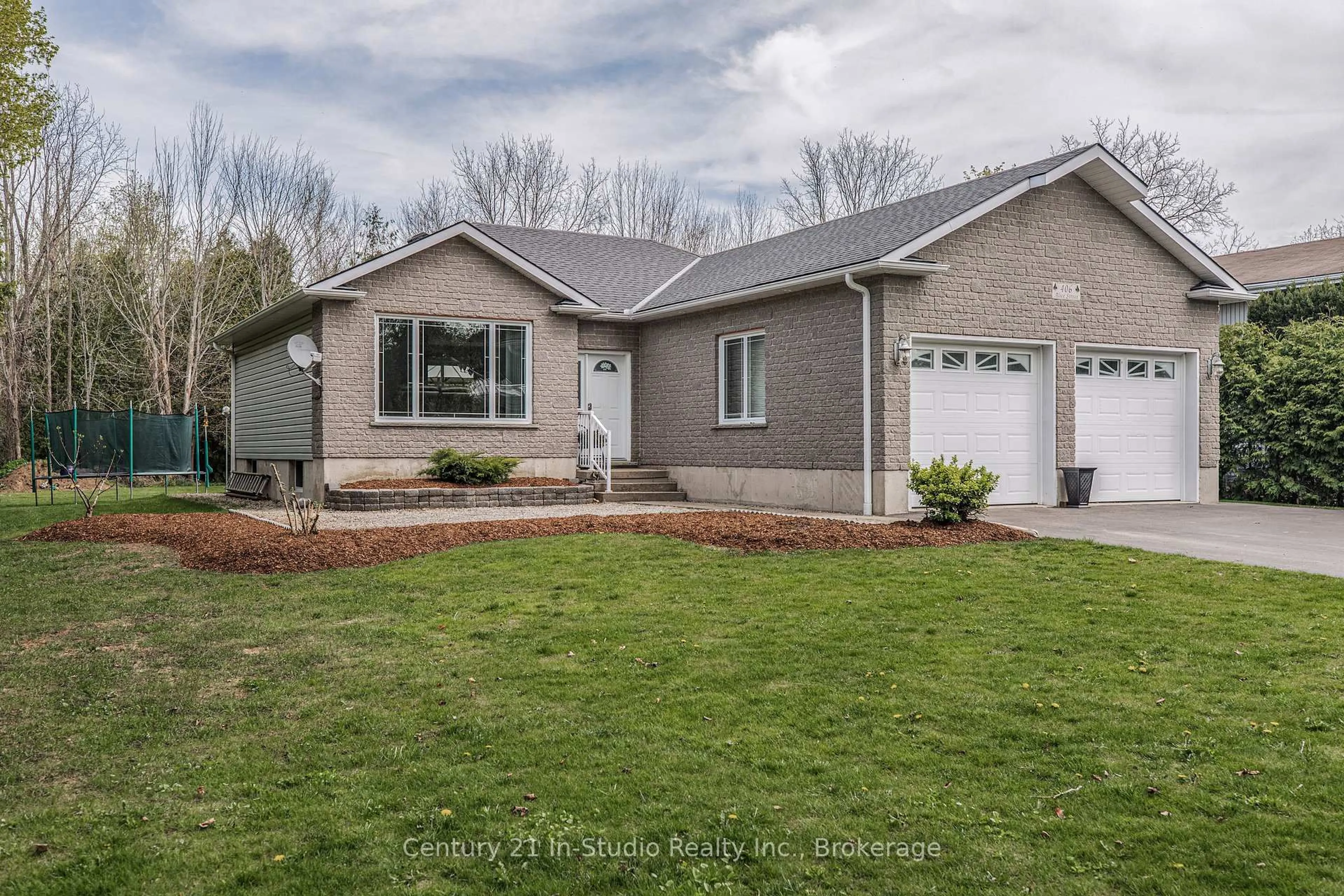 Home with brick exterior material, street for 406 Alice St, Saugeen Shores Ontario N0H 2L0