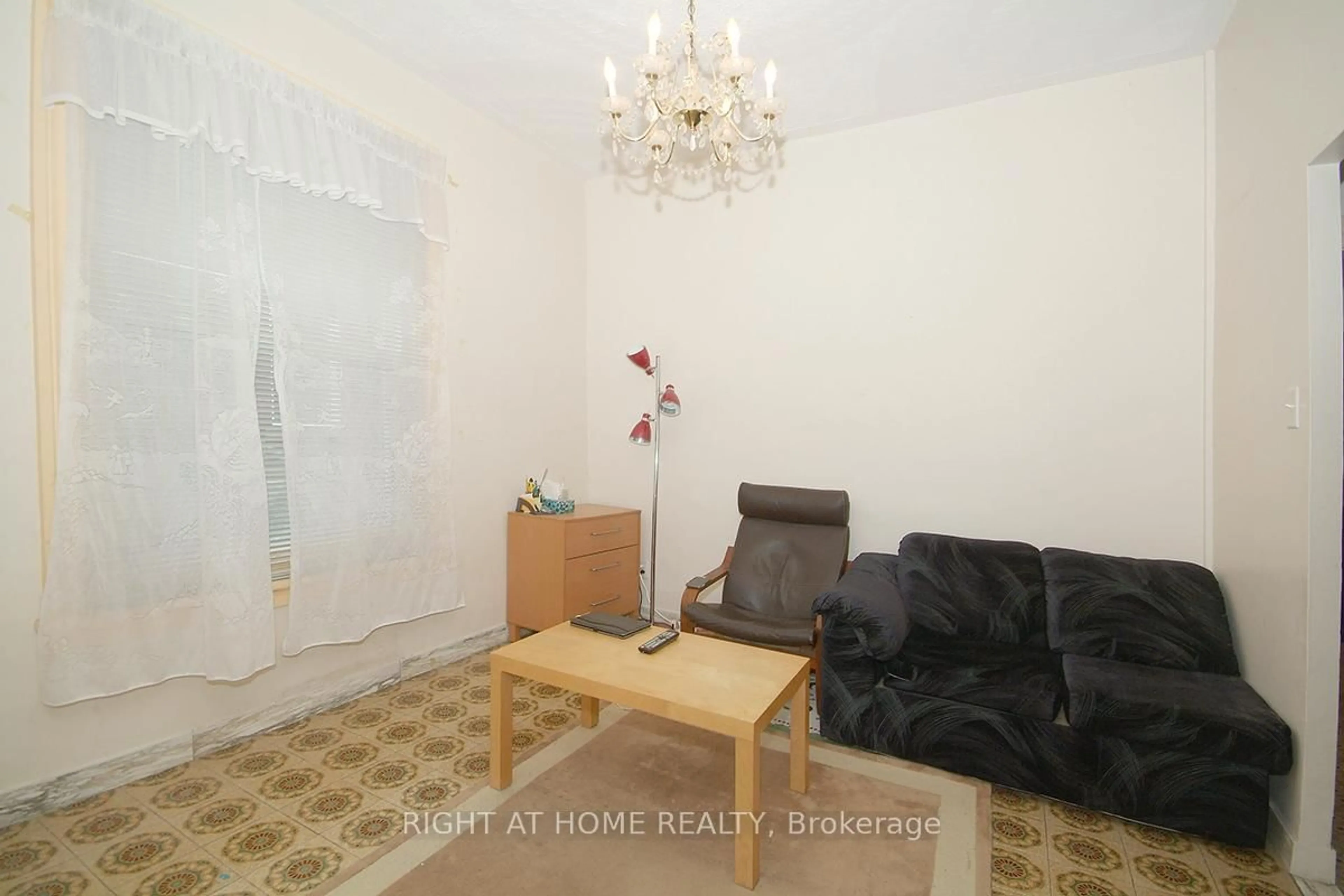 A pic of a room for 153 Percy St, Ottawa Ontario K1R 6E4
