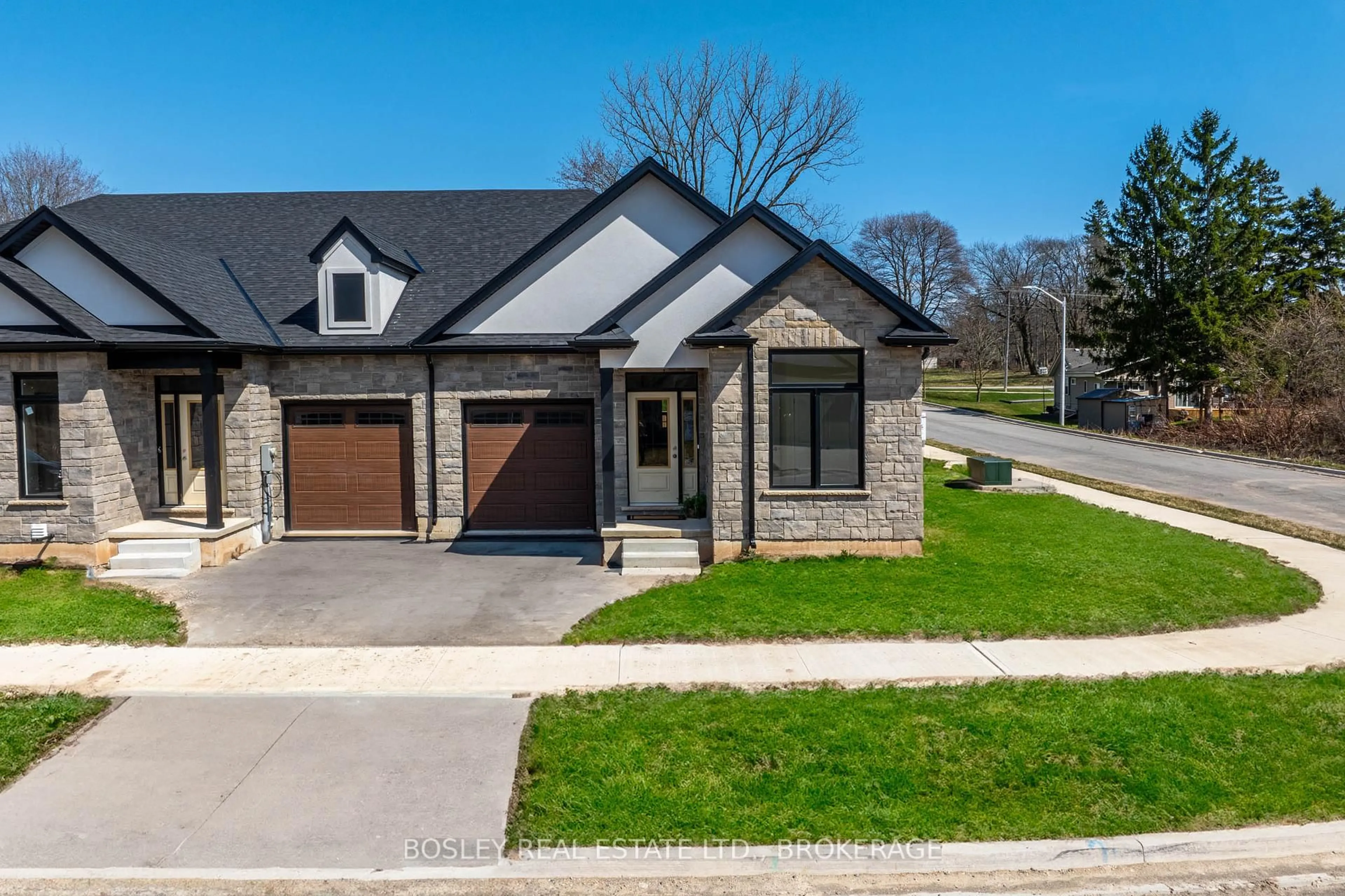 Home with brick exterior material, street for 512 Royal Ridge Dr, Fort Erie Ontario L0S 1N0