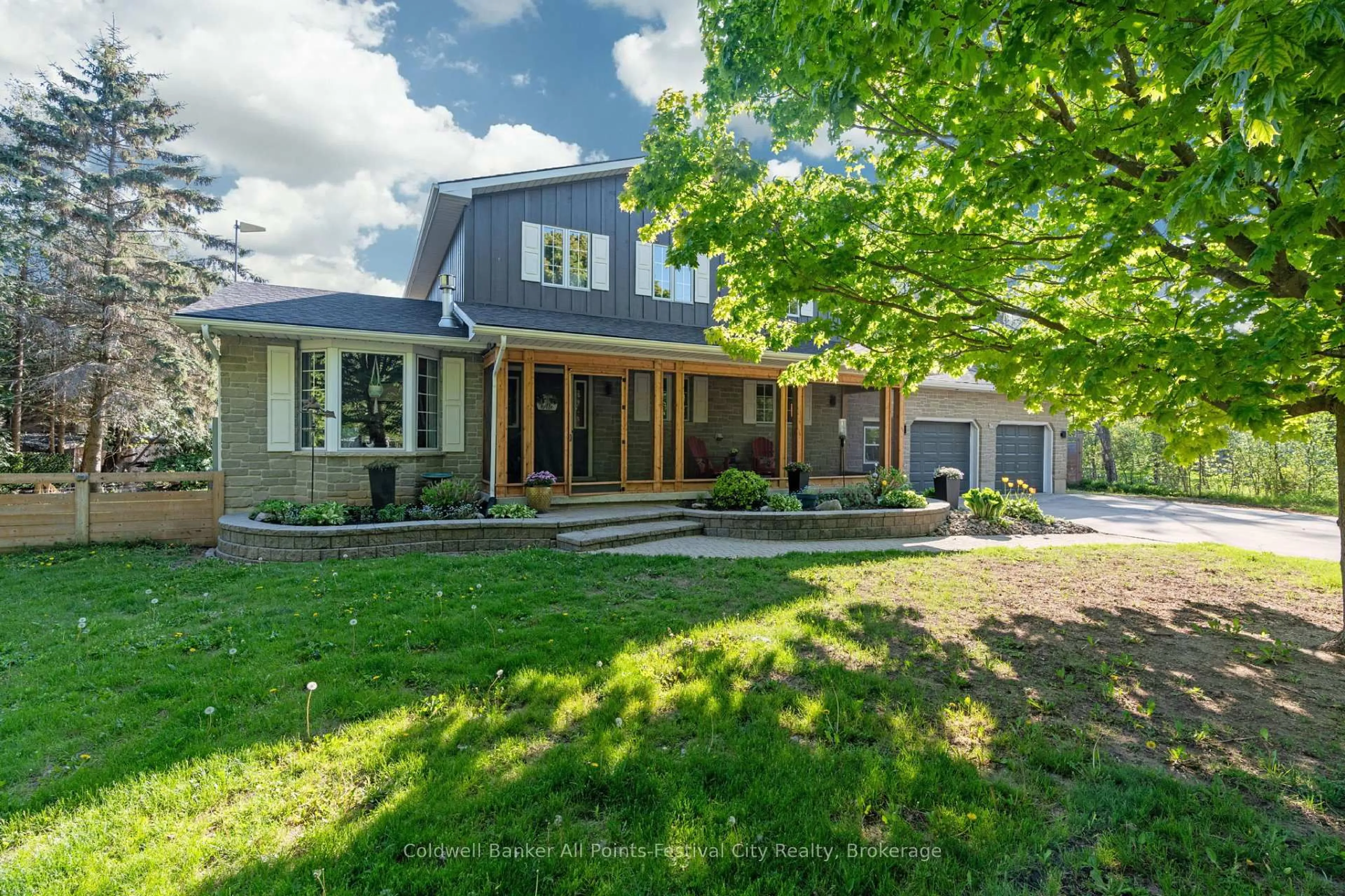 A pic from outside/outdoor area/front of a property/back of a property/a pic from drone, street for 79053 Kelly Crt, Central Huron Ontario N7A 3X8
