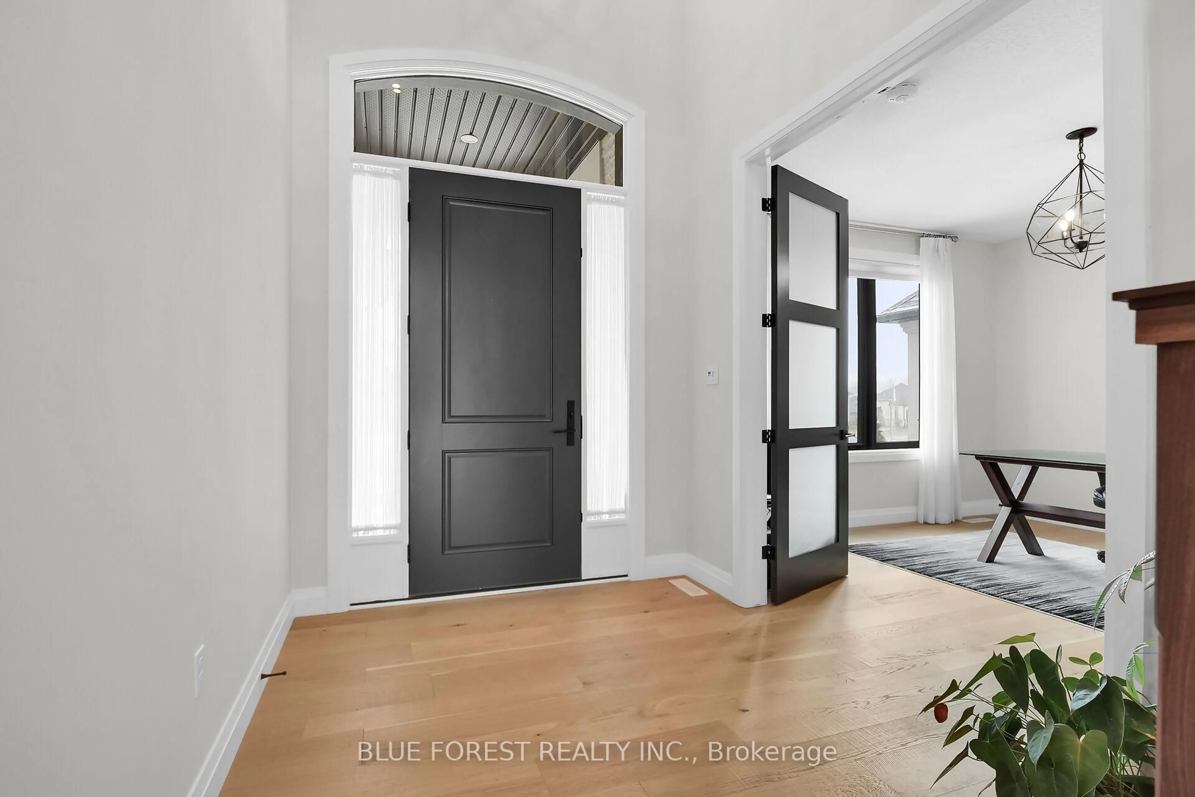 Indoor entryway for 1056 Trailsway Ave, London South Ontario N6K 4Z3
