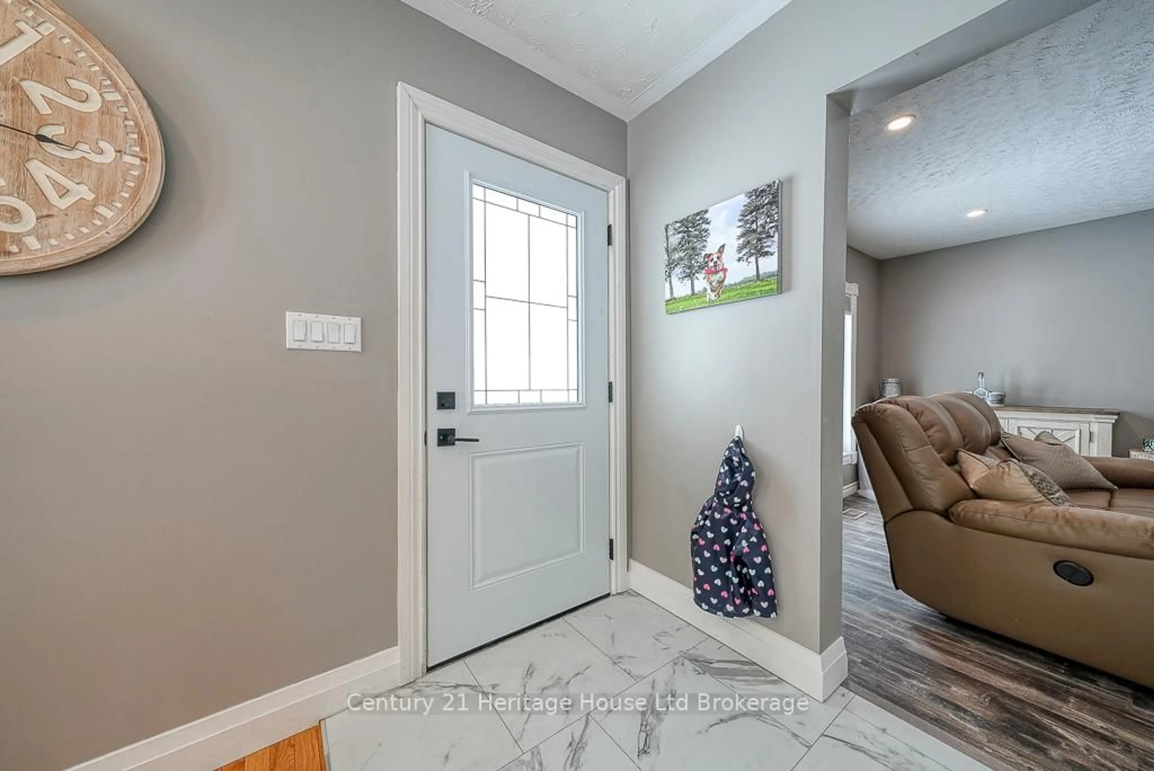 Indoor entryway for 163858 Brownsville Rd, South-West Oxford Ontario N0L 1C0