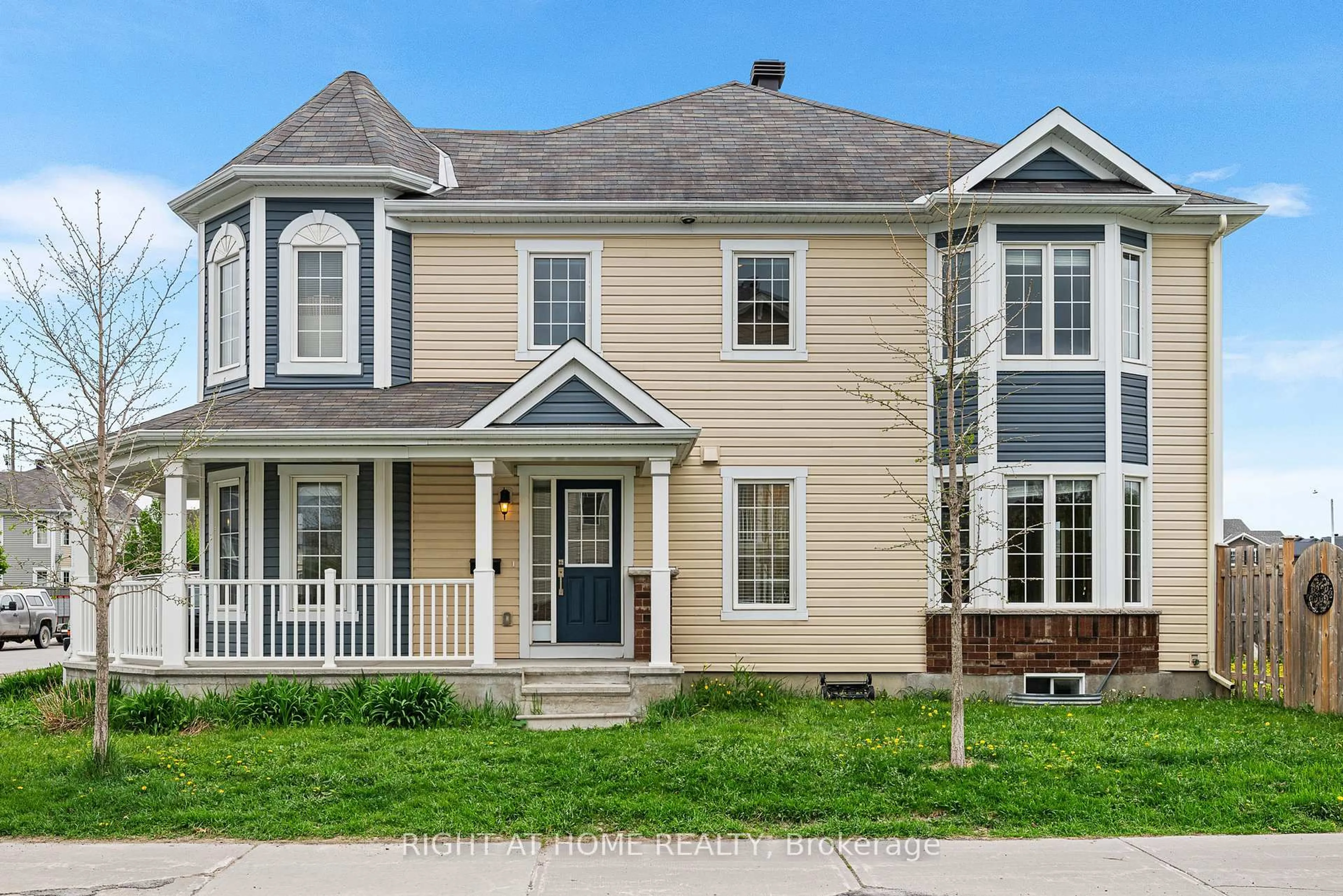 Home with vinyl exterior material, street for 114 Grenadine St, Stittsville Ontario K2S 0N9