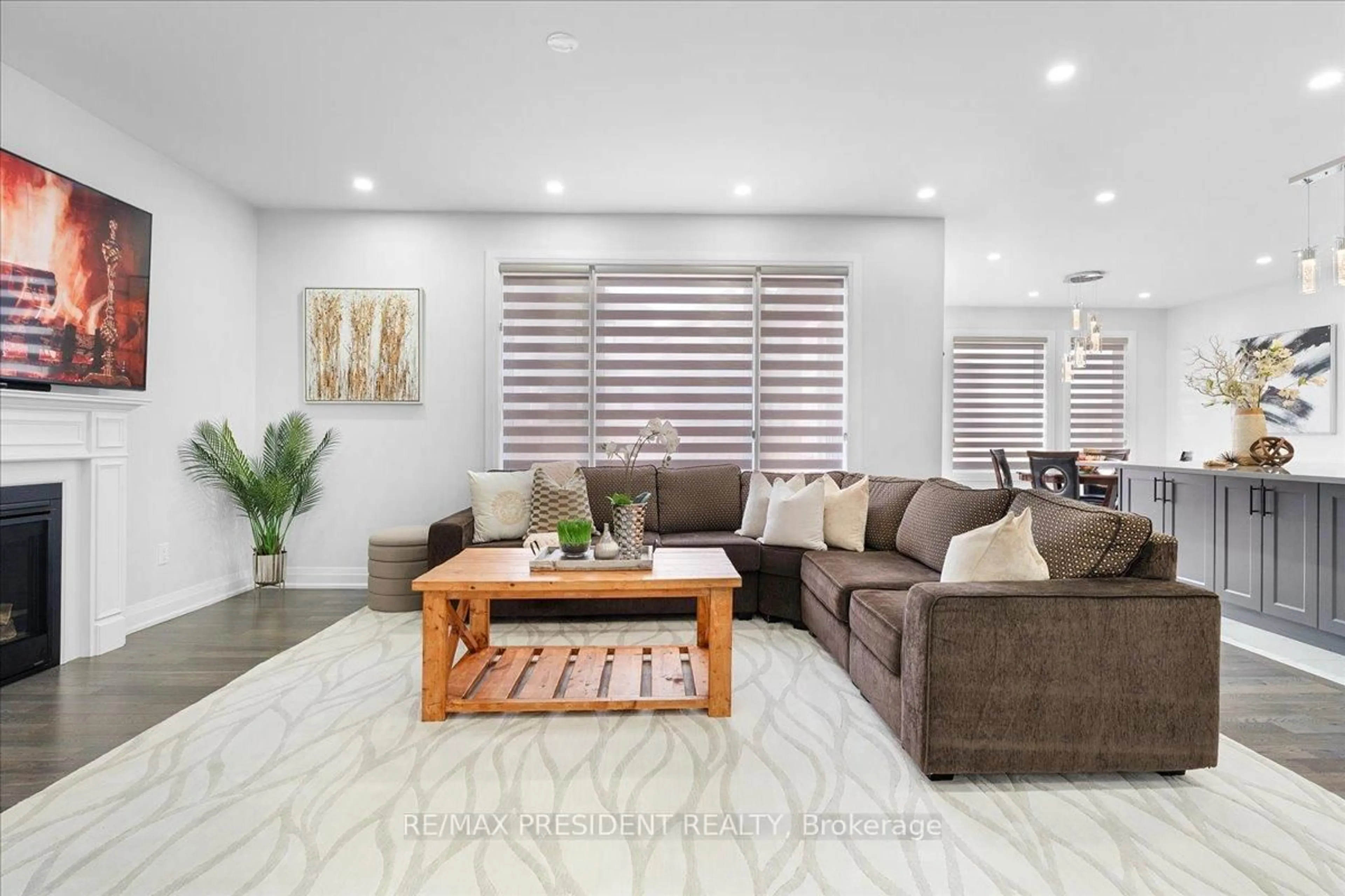 Living room with furniture, unknown for 1331 Upper Thames Dr, Woodstock Ontario N4T 0N1