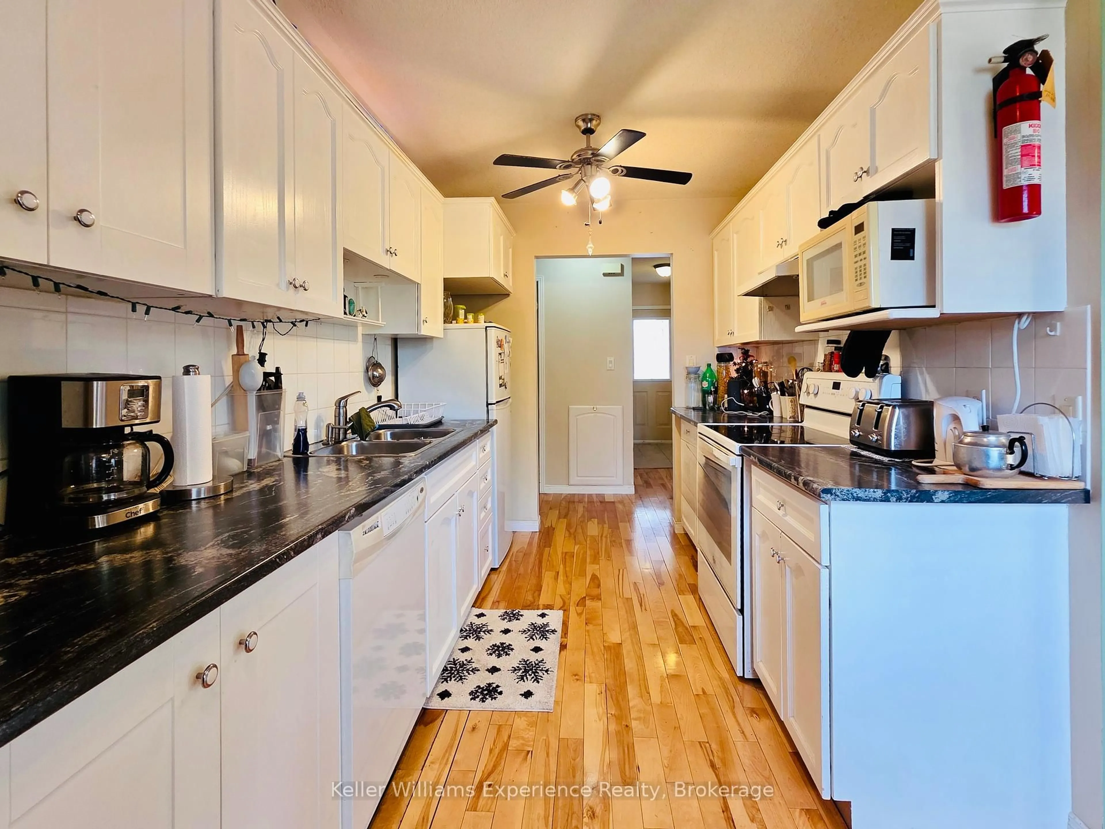 Open concept kitchen, unknown for 26 Walter St, Huntsville Ontario P1H 1W2