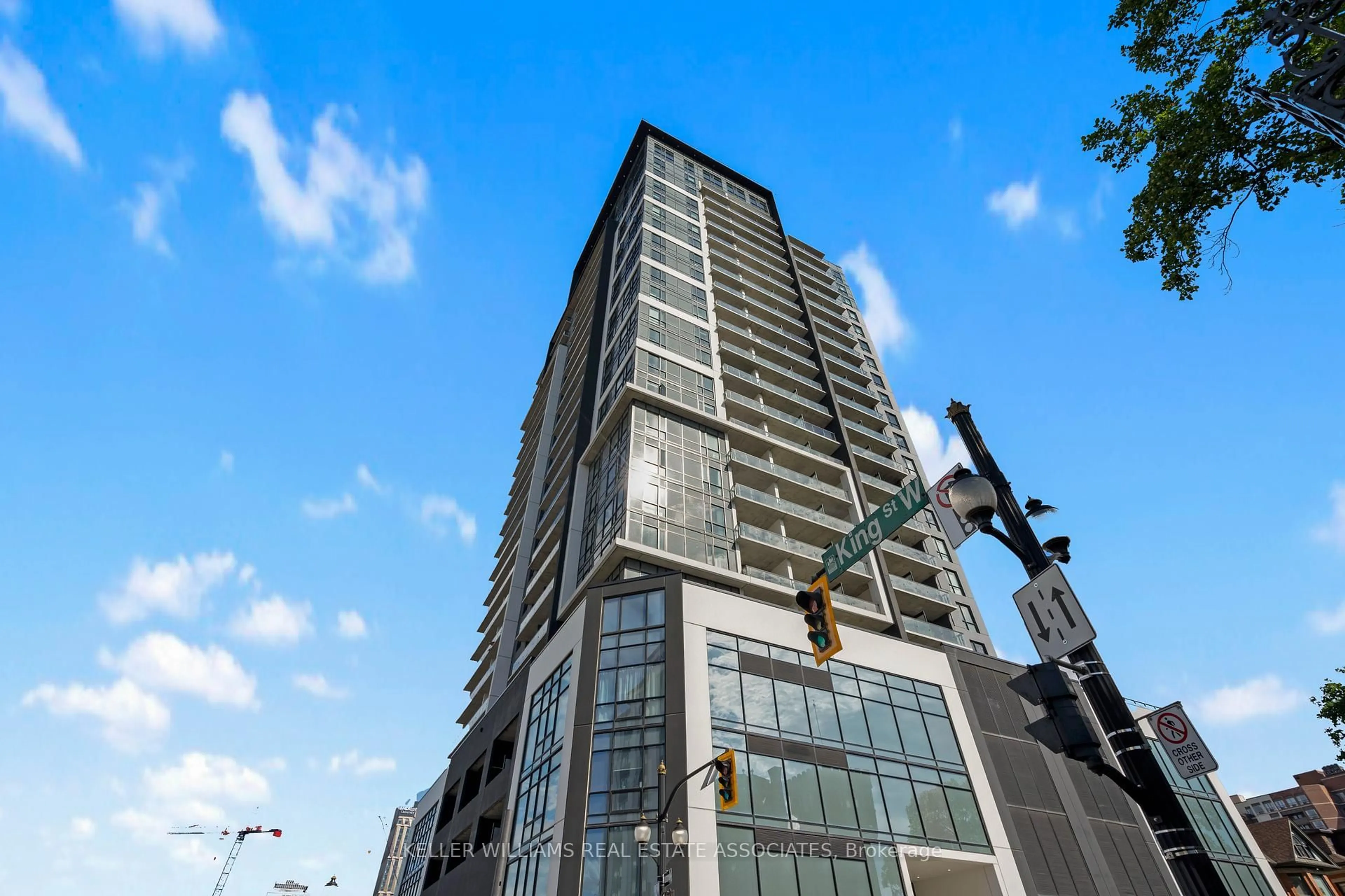 Indoor foyer for 15 Queen St #1702, Hamilton Ontario L8P 0C6