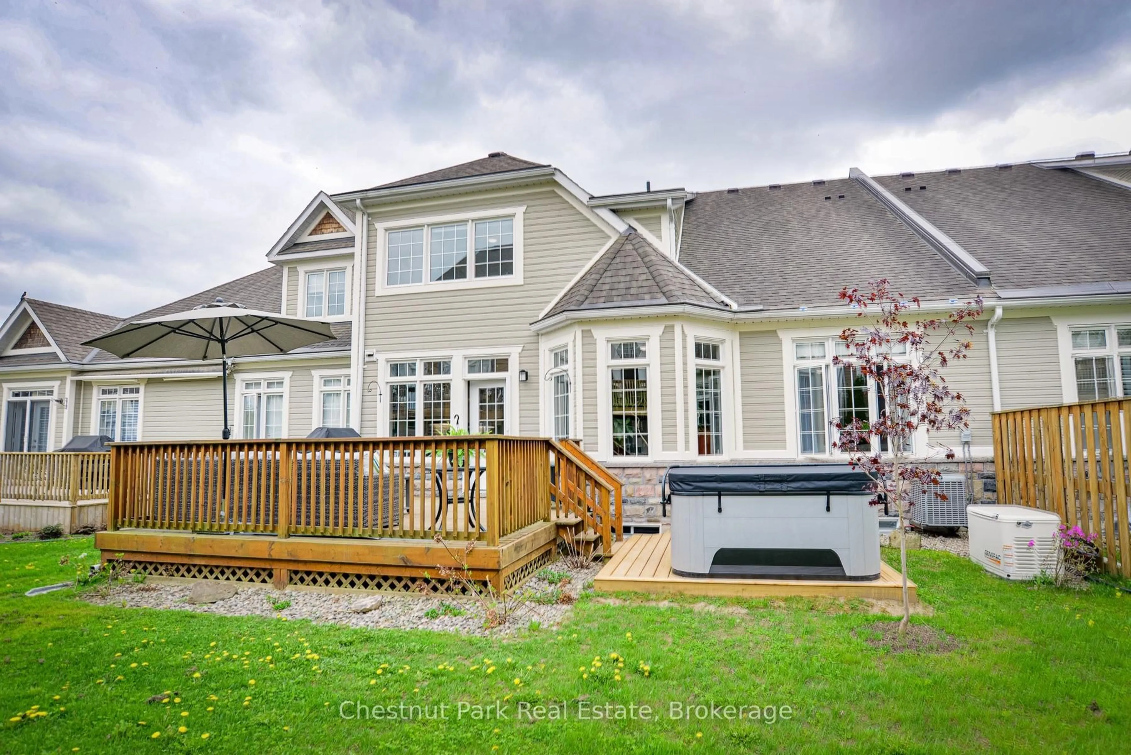 Home with vinyl exterior material, unknown for 24 Kent Cres, Bracebridge Ontario P1L 0B7