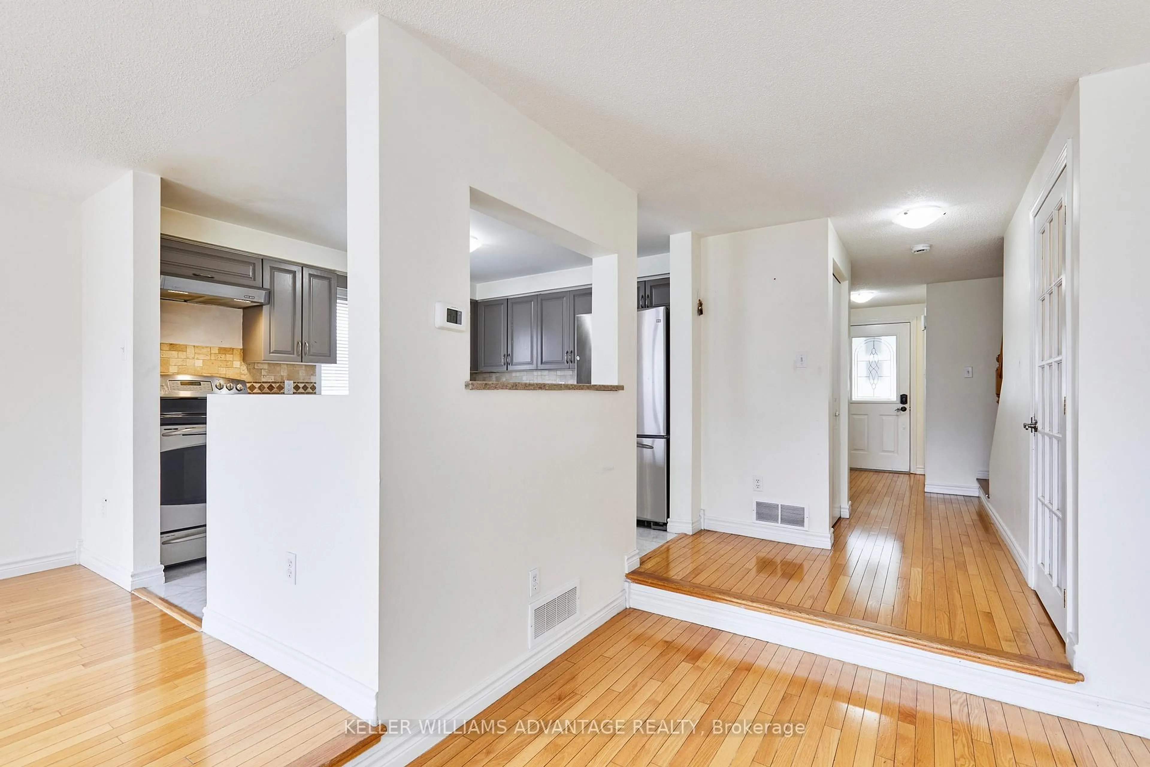 Indoor entryway for 158 Kovac Rd, Cambridge Ontario N1R 7V8