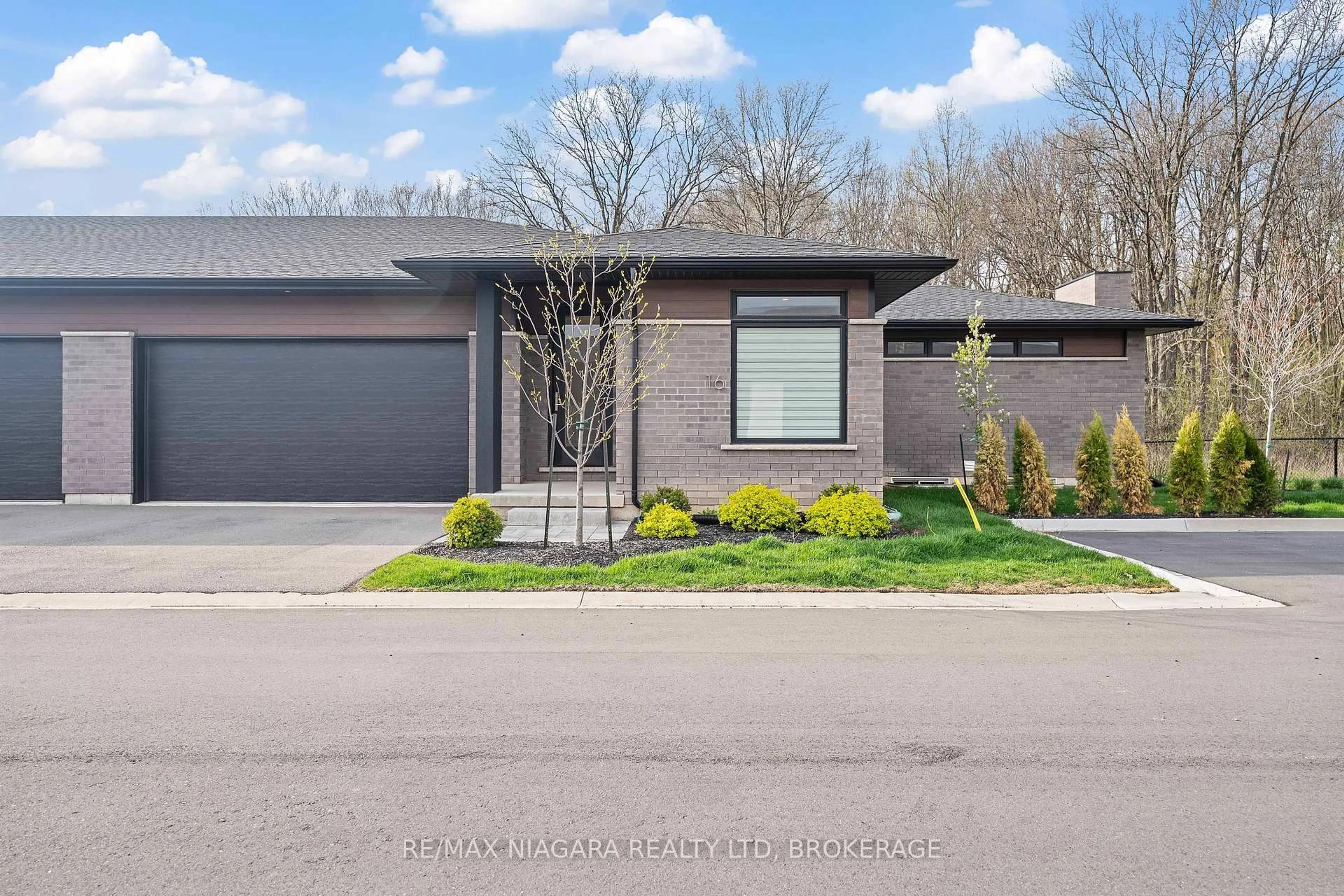 Home with brick exterior material, street for 300 Richmond St #16, Thorold Ontario L2V 5B9