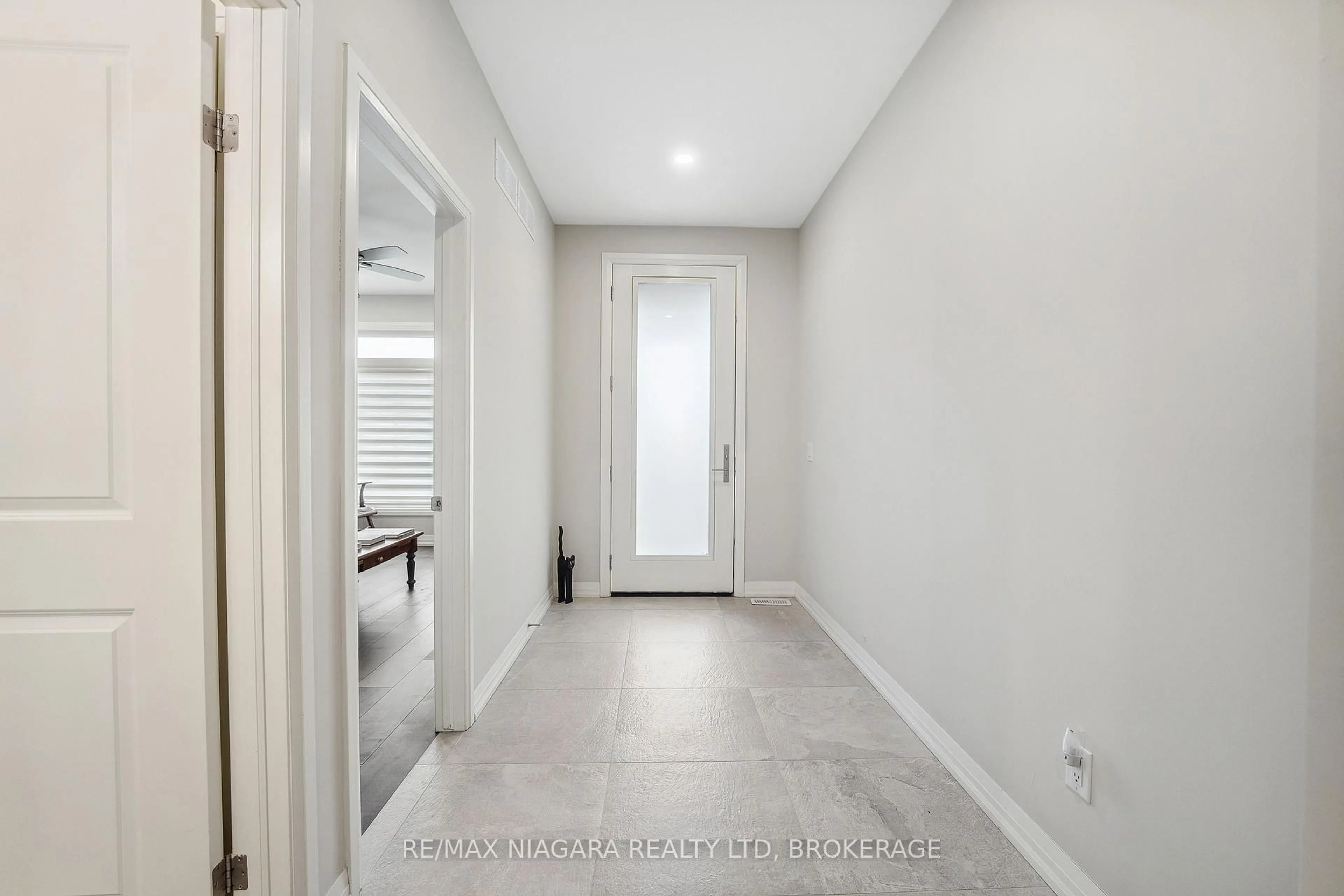Indoor entryway for 300 Richmond St #16, Thorold Ontario L2V 5B9