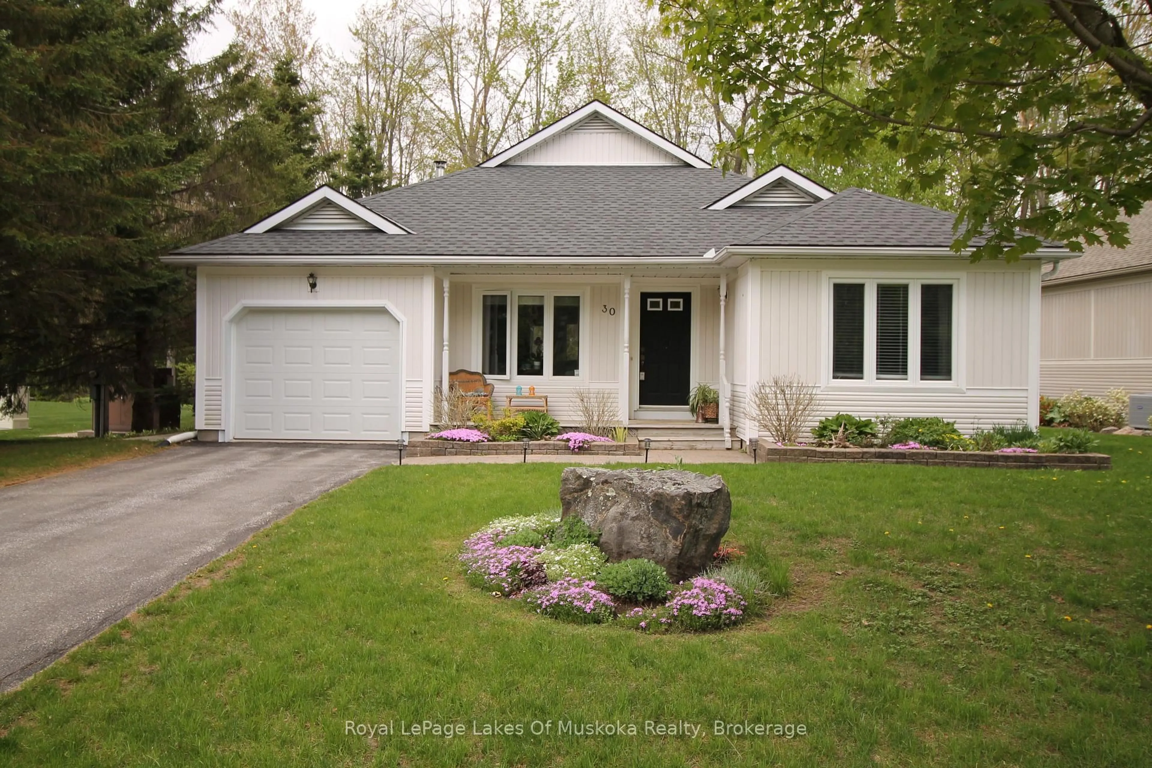 Home with vinyl exterior material, street for 30 Hedgewood Lane, Gravenhurst Ontario P1P 1Y8