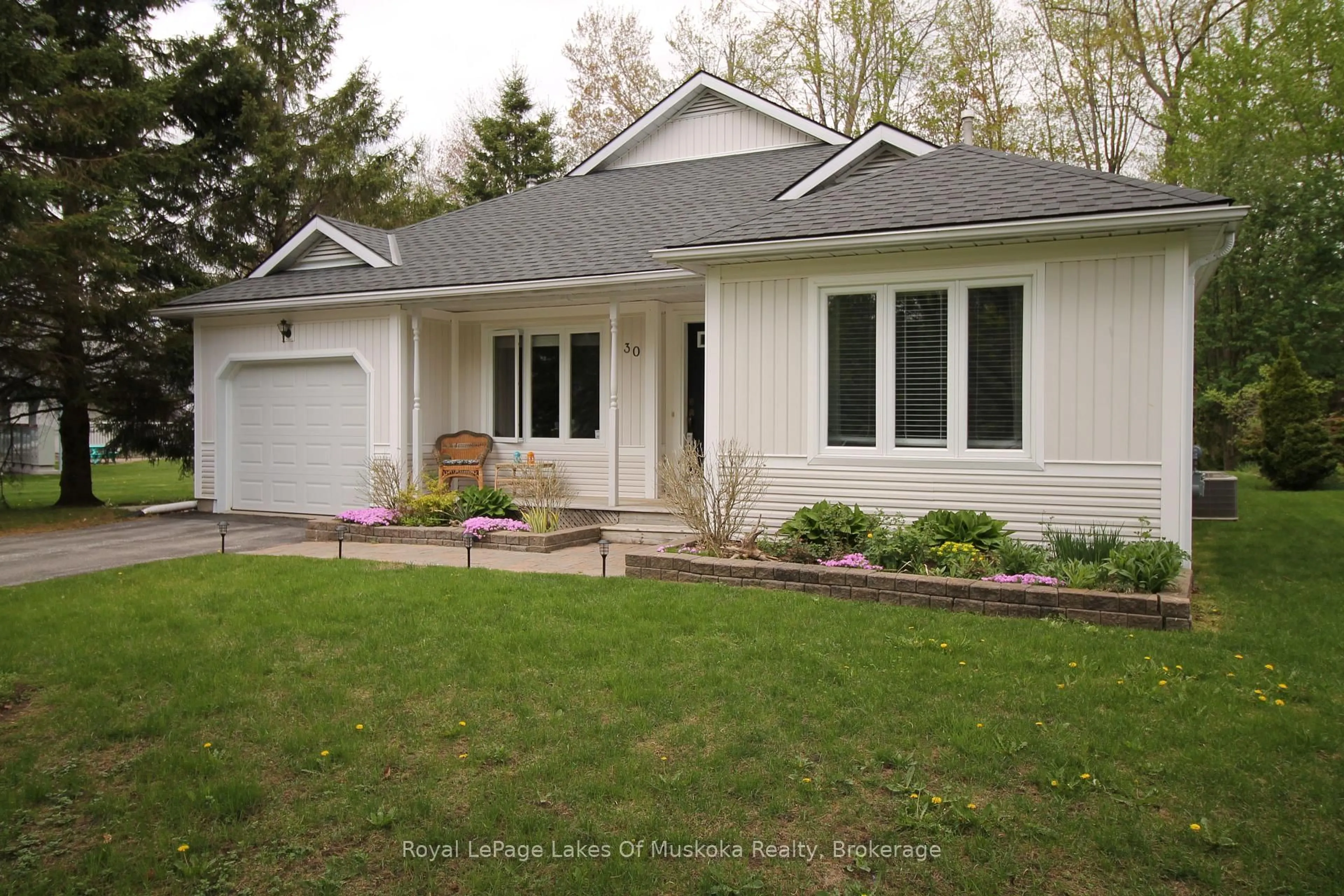 Home with vinyl exterior material, street for 30 Hedgewood Lane, Gravenhurst Ontario P1P 1Y8