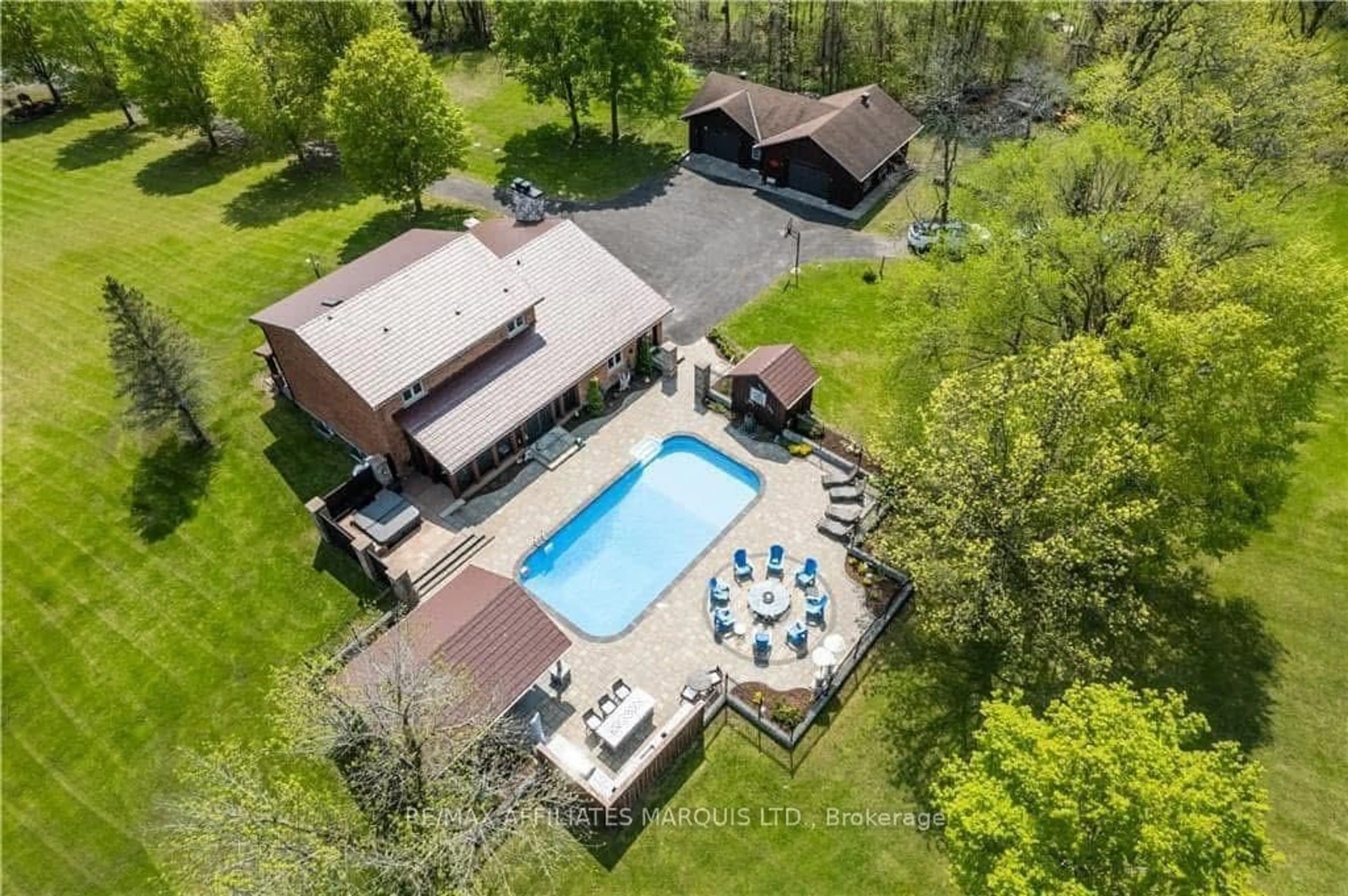 A pic from outside/outdoor area/front of a property/back of a property/a pic from drone, unknown for 18521 COUNTY ROAD 19 Rd, South Glengarry Ontario K0C 2J0