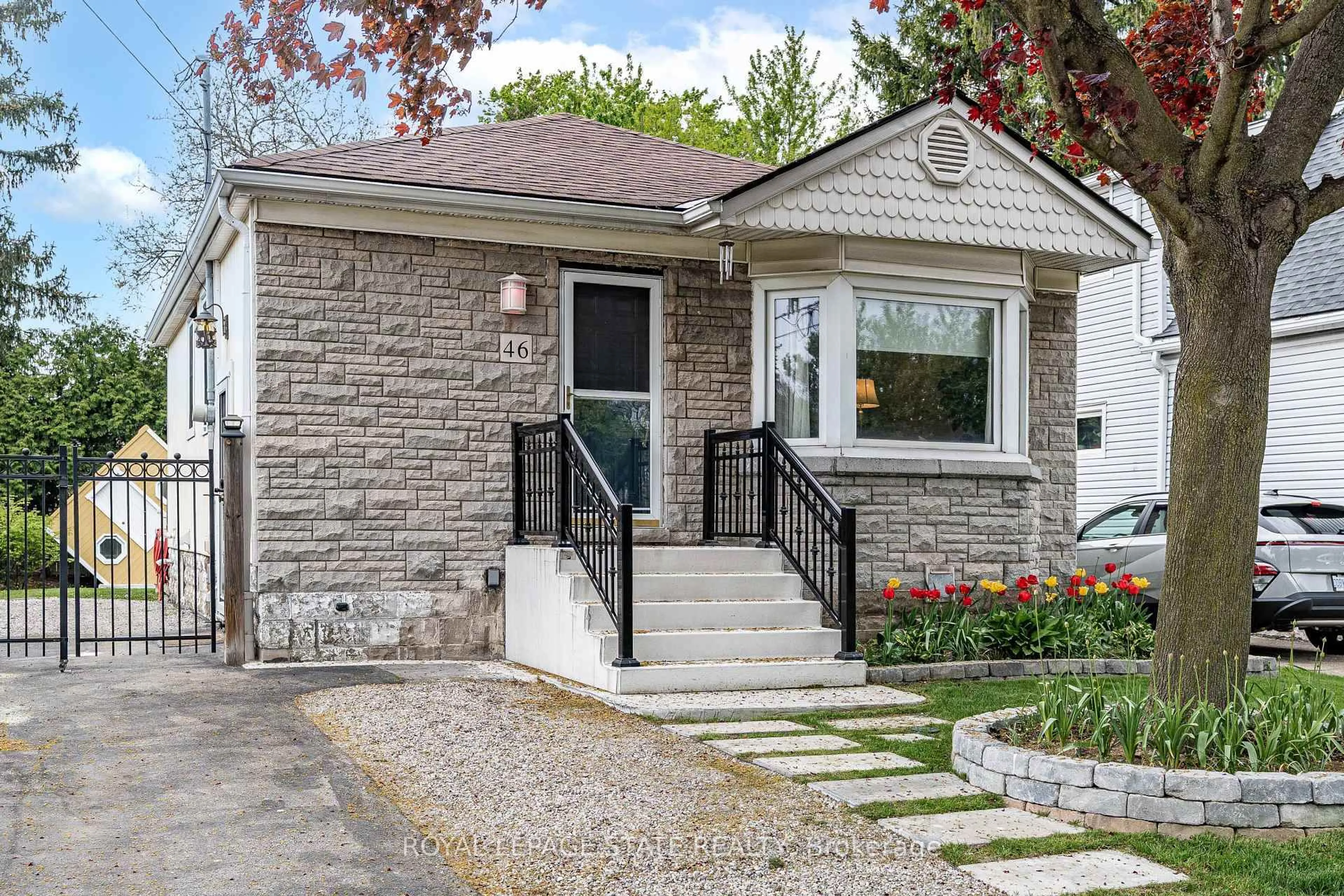 Home with brick exterior material, street for 46 East 38th St, Hamilton Ontario L8V 4E5