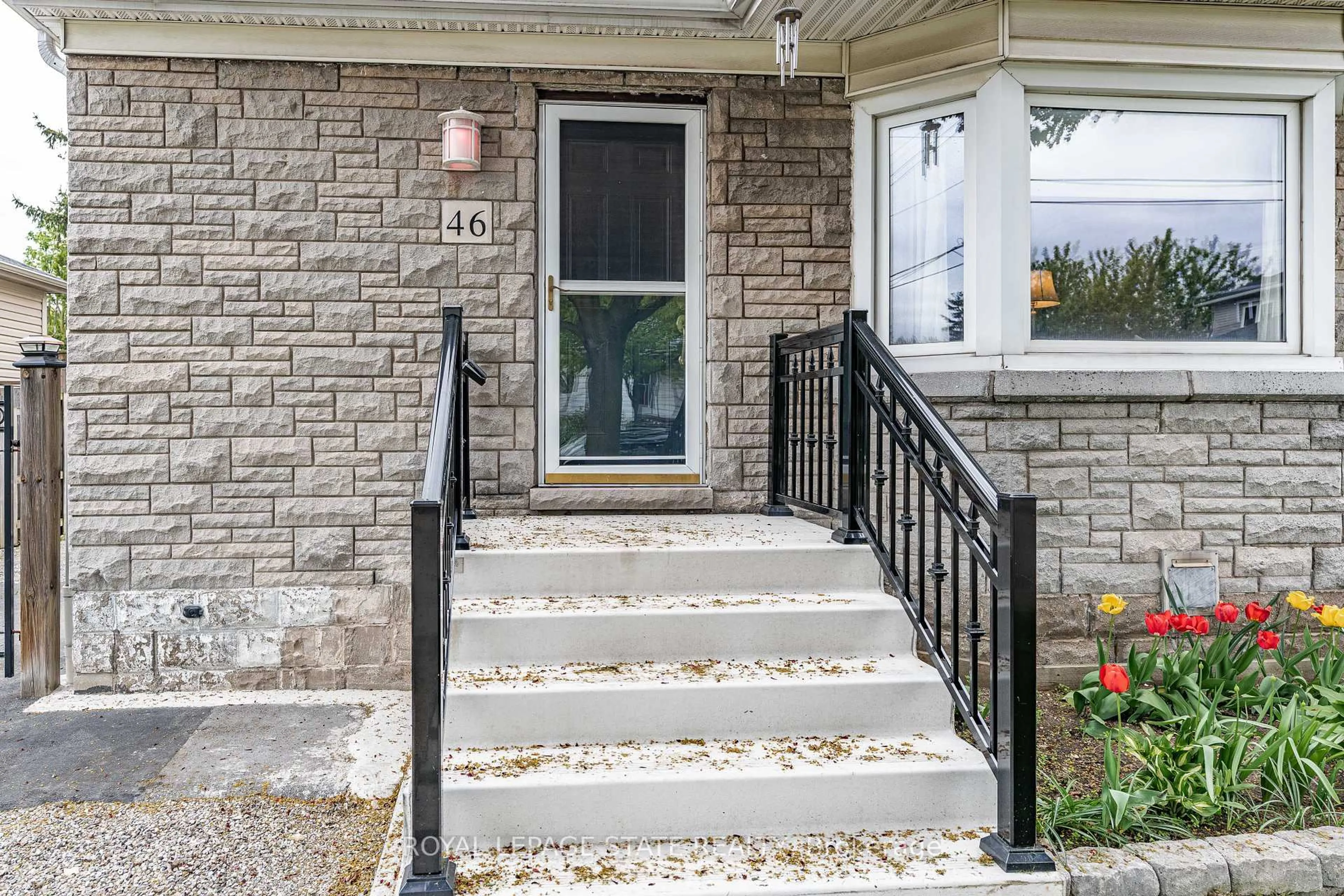 Unknown for 46 East 38th St, Hamilton Ontario L8V 4E5