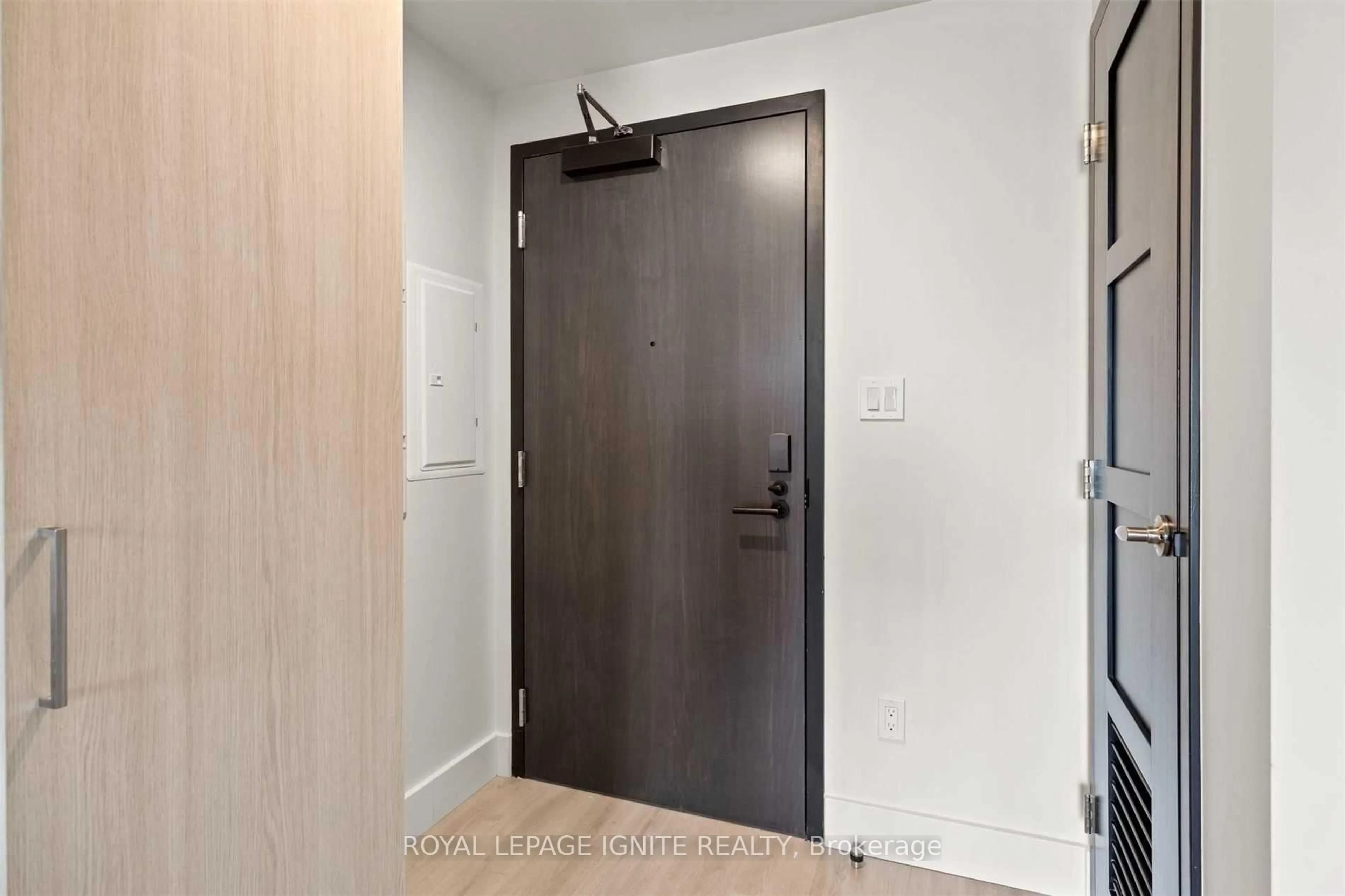 Indoor entryway for 145 Columbia St #1830, Waterloo Ontario N2L 0K7