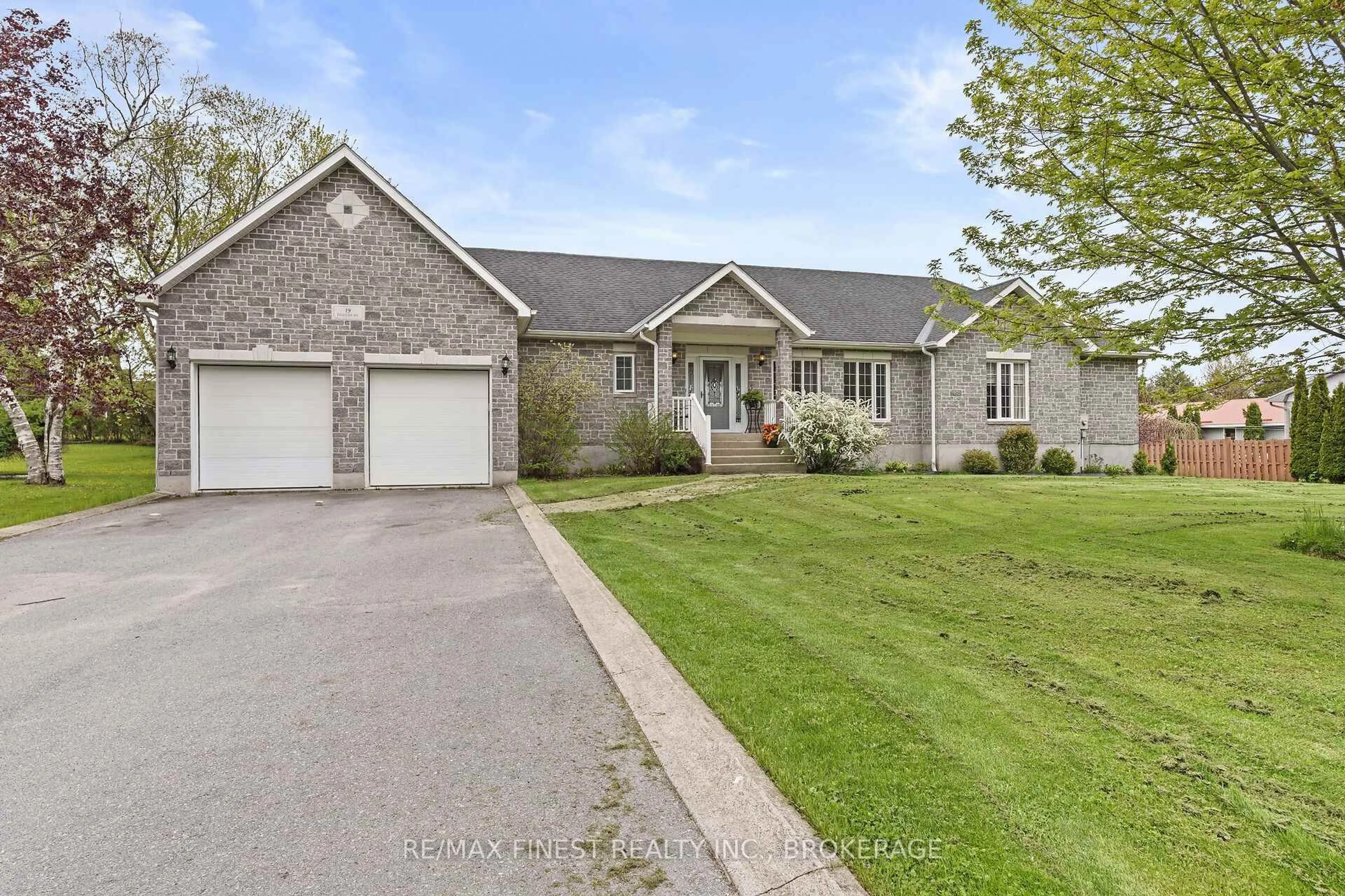 Unknown for 19 Dalgleish Ave, Kingston Ontario K7L 5H6