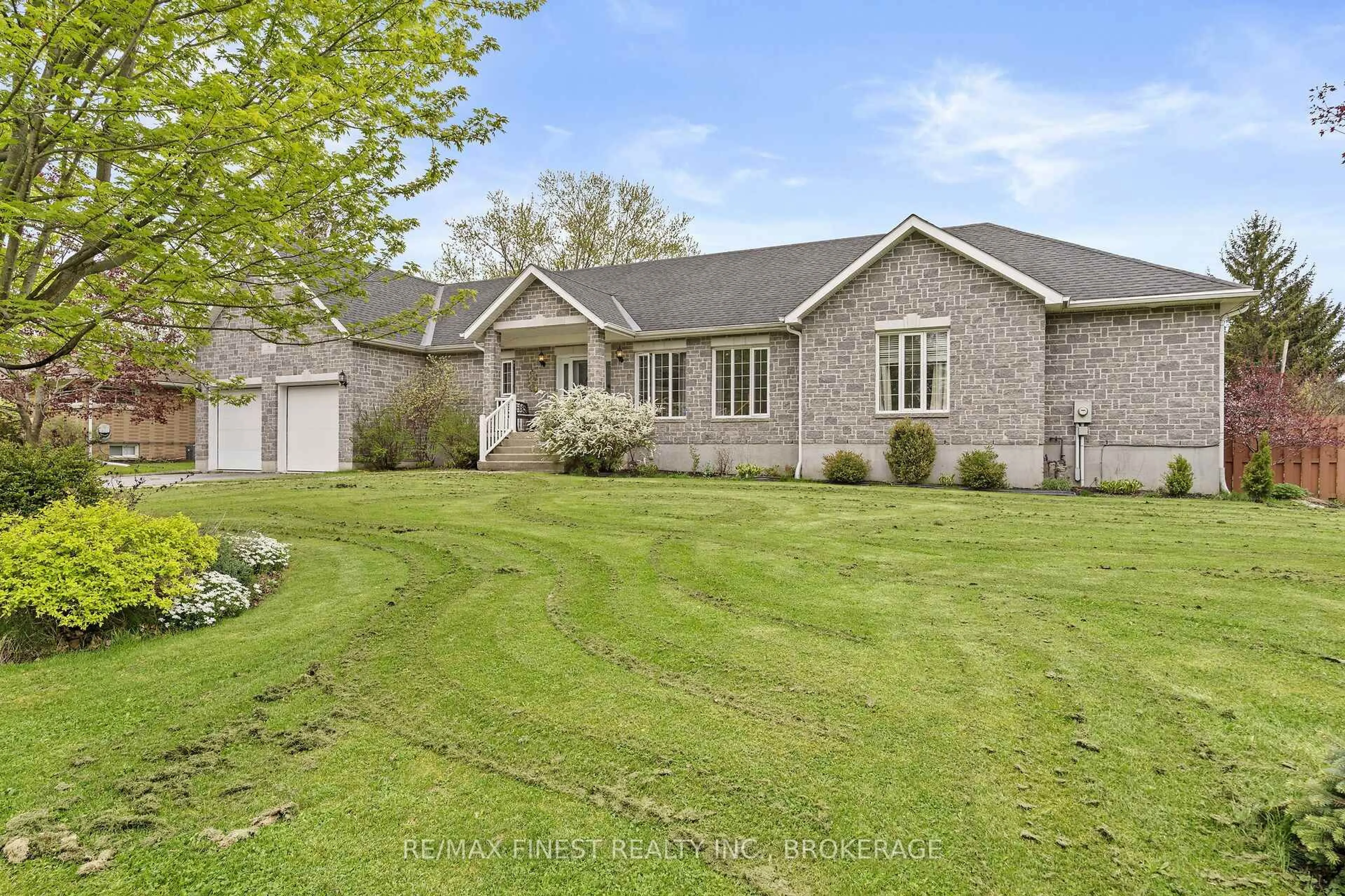 A pic from outside/outdoor area/front of a property/back of a property/a pic from drone, street for 19 Dalgleish Ave, Kingston Ontario K7L 5H6