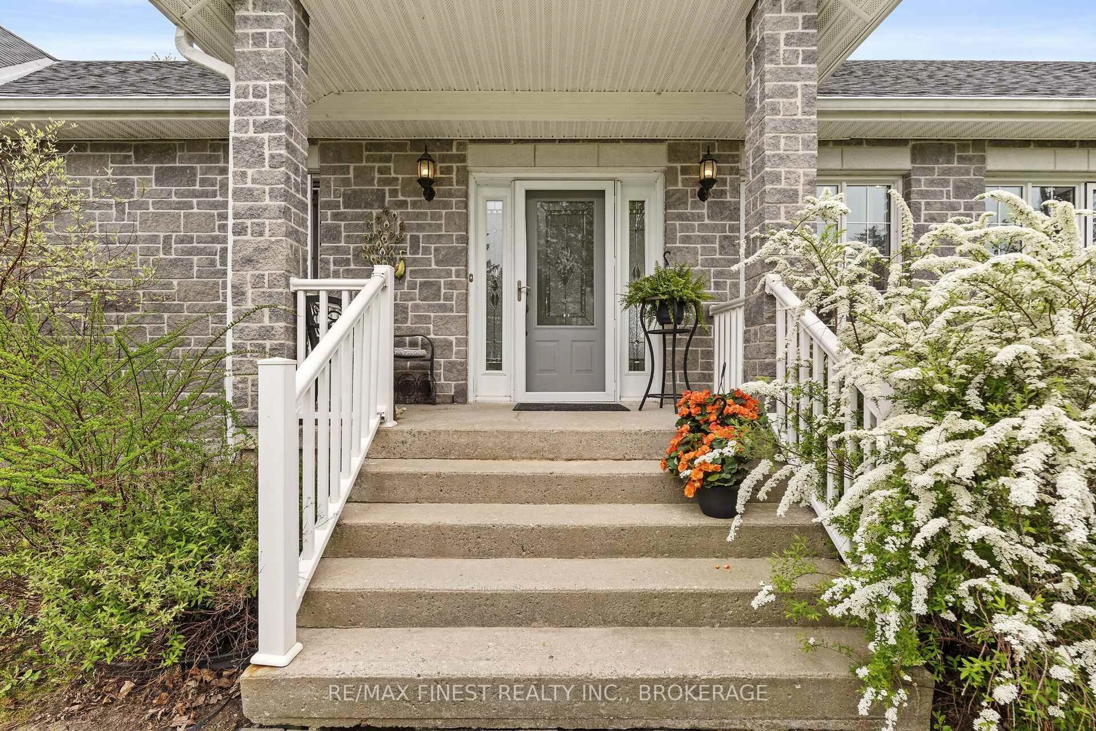 Indoor entryway for 19 Dalgleish Ave, Kingston Ontario K7L 5H6