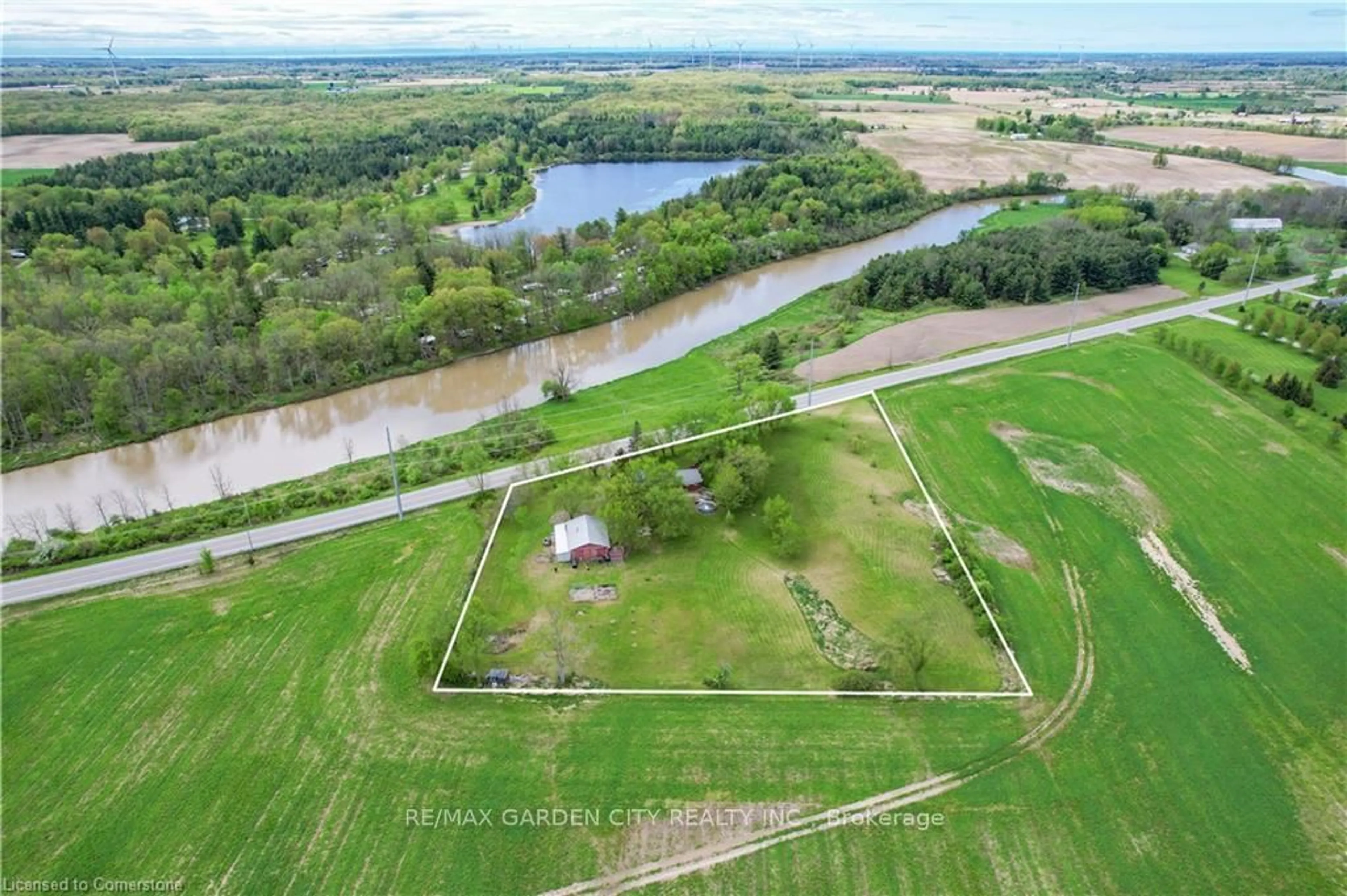 A pic from outside/outdoor area/front of a property/back of a property/a pic from drone, water/lake/river/ocean view for 5801 Canborough Rd, West Lincoln Ontario L0R 2J0