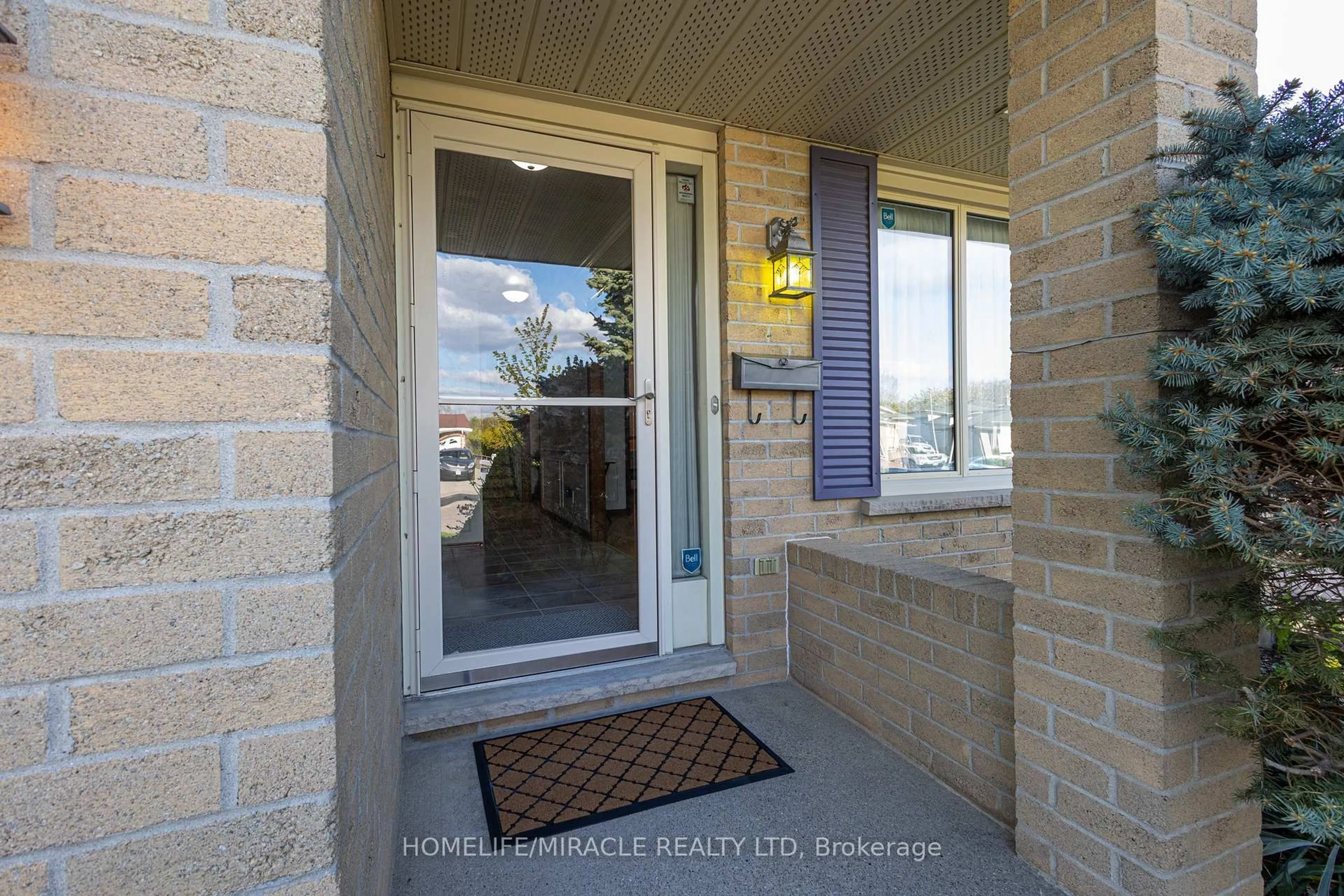 Indoor entryway for 1253 Delphi Rd, London East Ontario N5Y 5B3