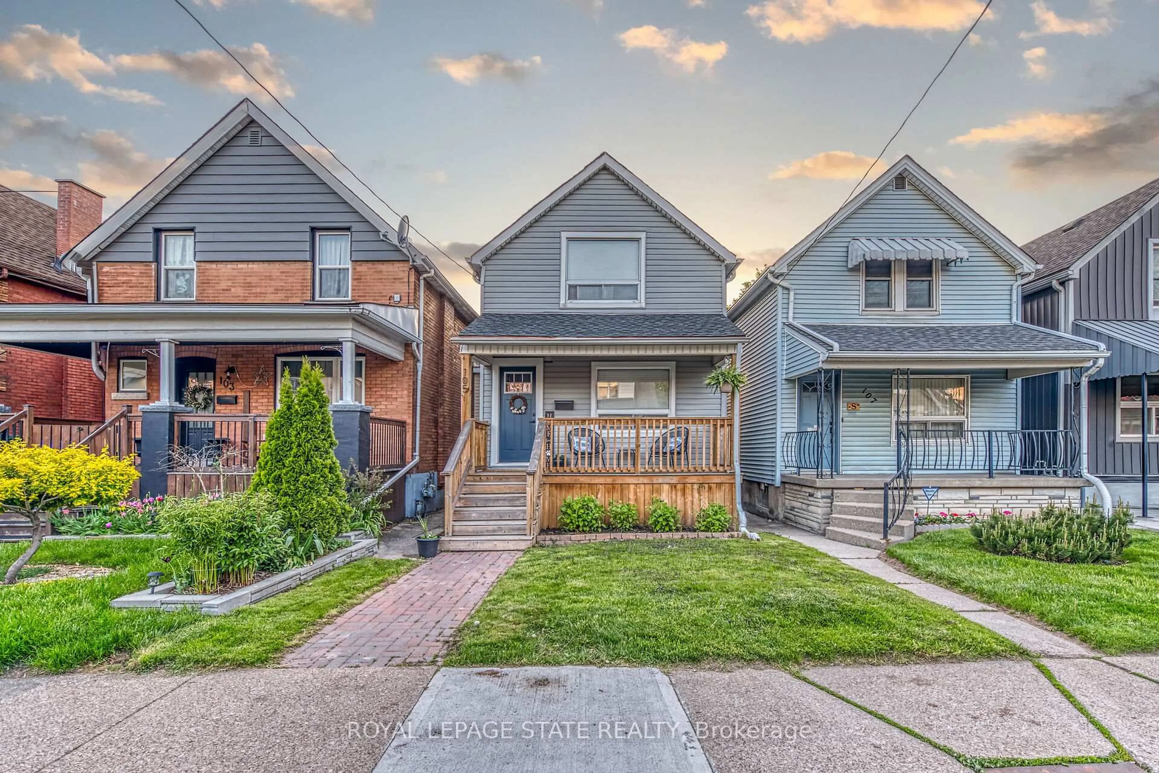Home with brick exterior material, street for 105 Grosvenor Ave, Hamilton Ontario L8L 7S5