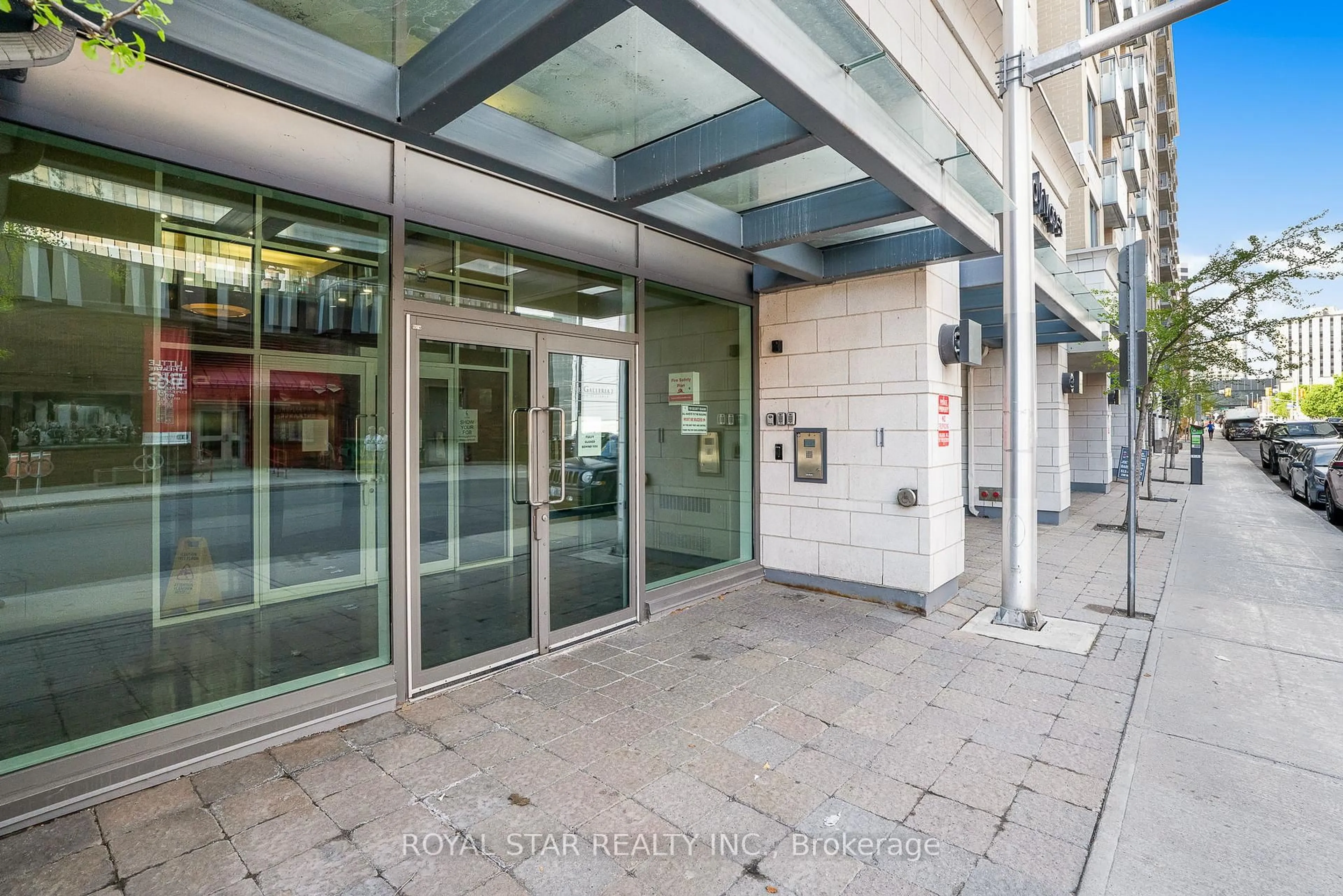 Indoor foyer for 238 Besserer St #310, Ottawa Ontario K1N 6B1