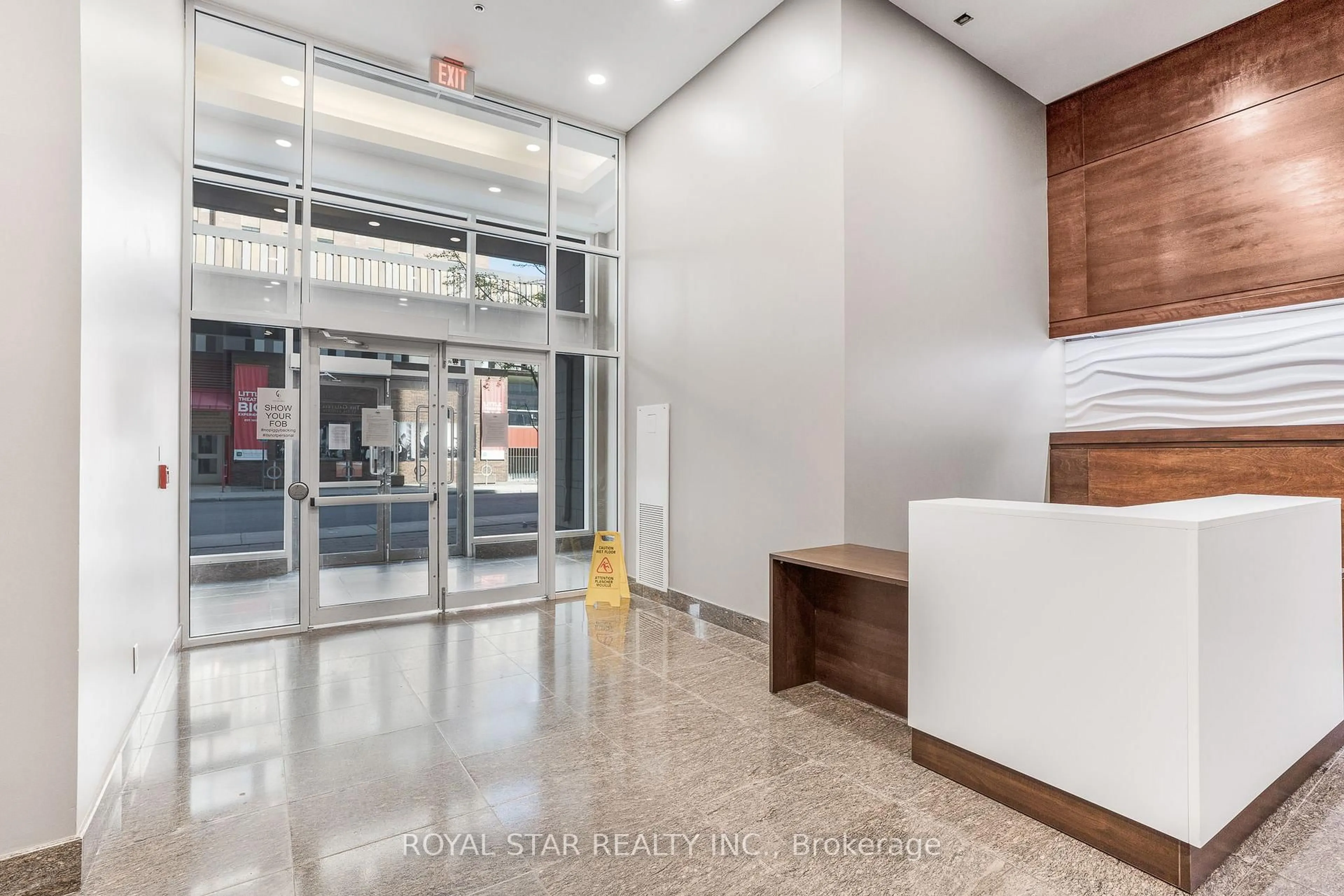 Indoor foyer for 238 Besserer St #310, Ottawa Ontario K1N 6B1