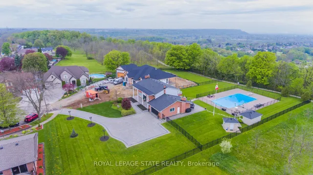 Additional property image - 10 Azalea Crt