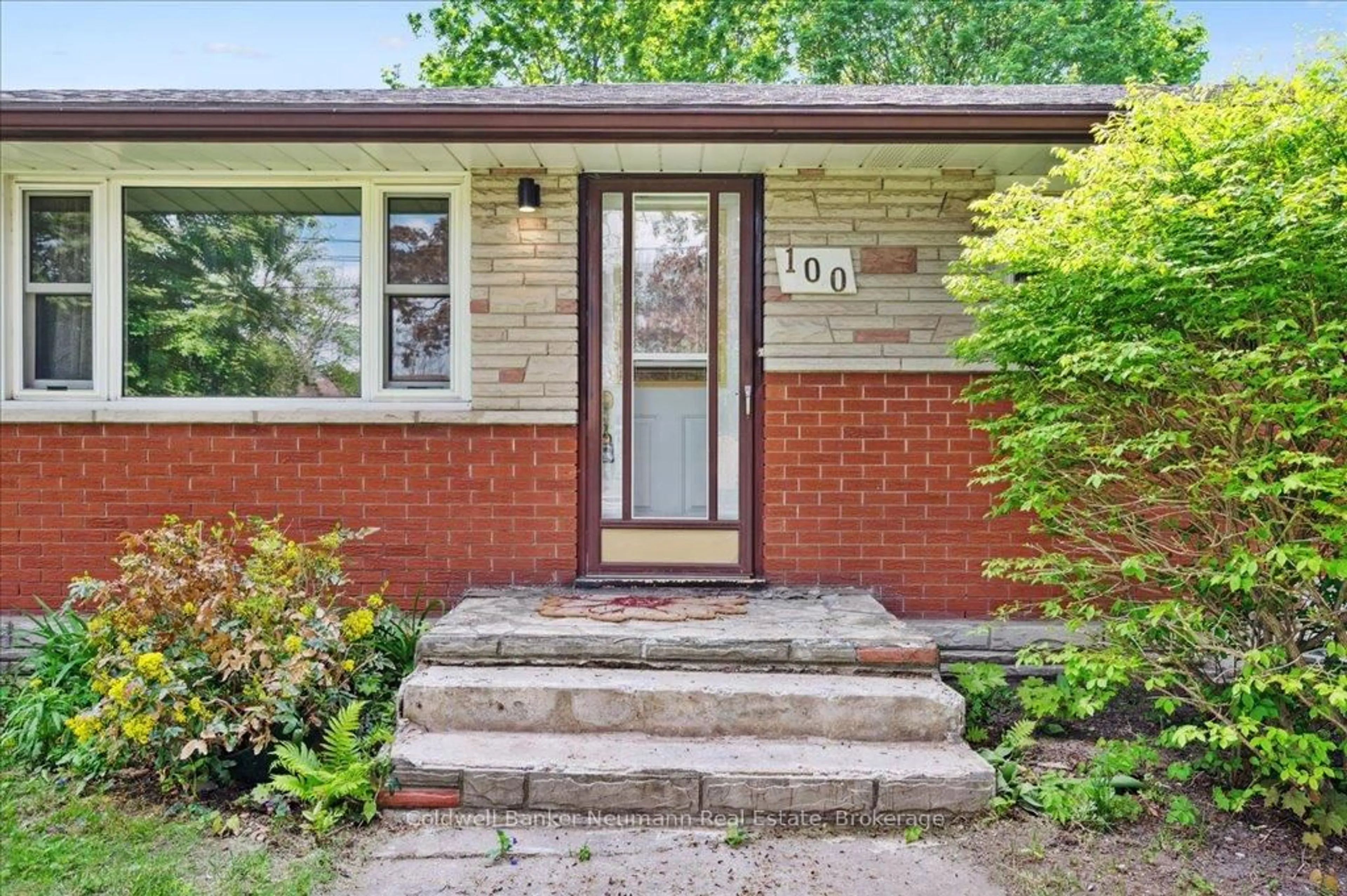Home with brick exterior material, street for 100 Guelph St, Guelph Ontario N1H 5Z1