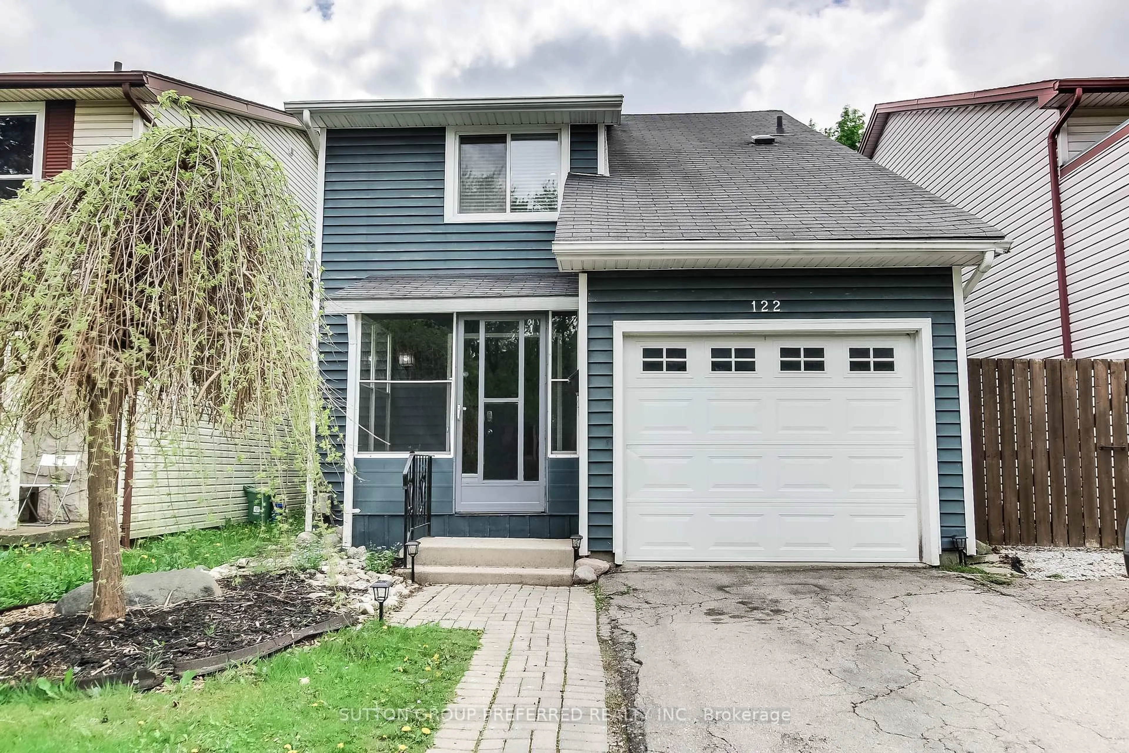 Home with vinyl exterior material, street for 122 Andover Dr, London South Ontario N6J 4C3