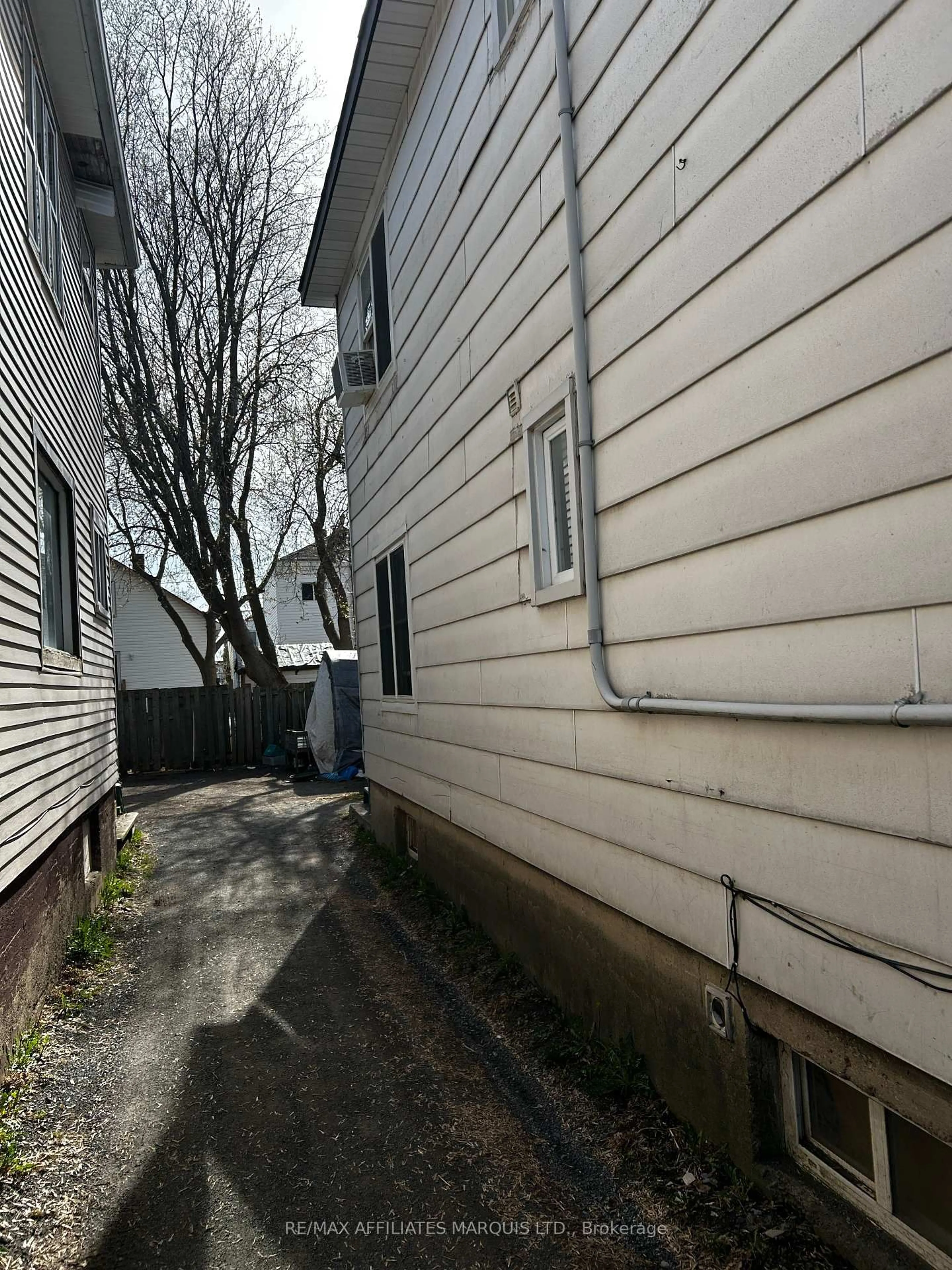 Unknown for 330 Belmont St, Cornwall Ontario K6H 4Z6