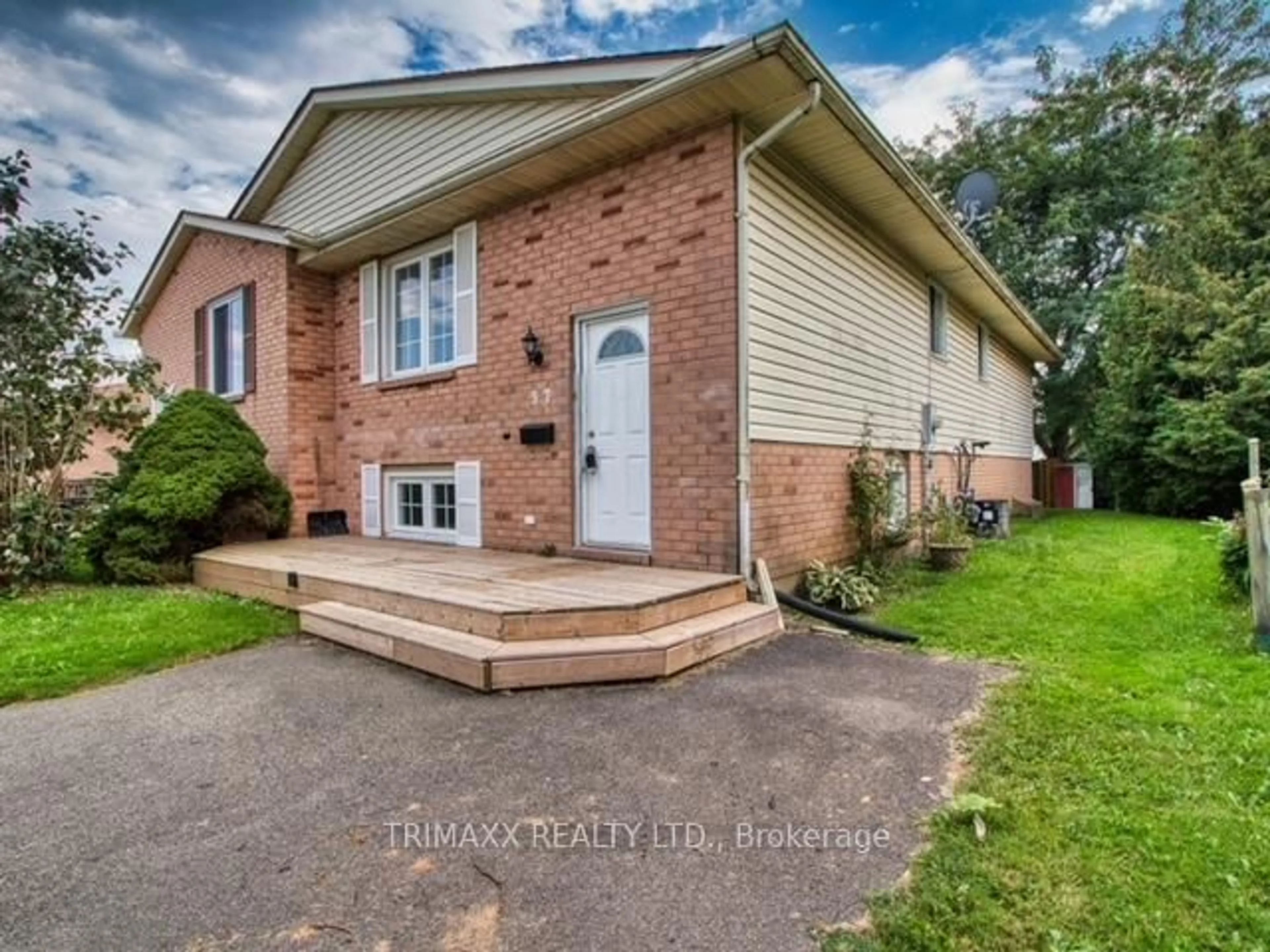 Home with brick exterior material, street for 37 Briarsdale Cres, Welland Ontario L3C 6S8