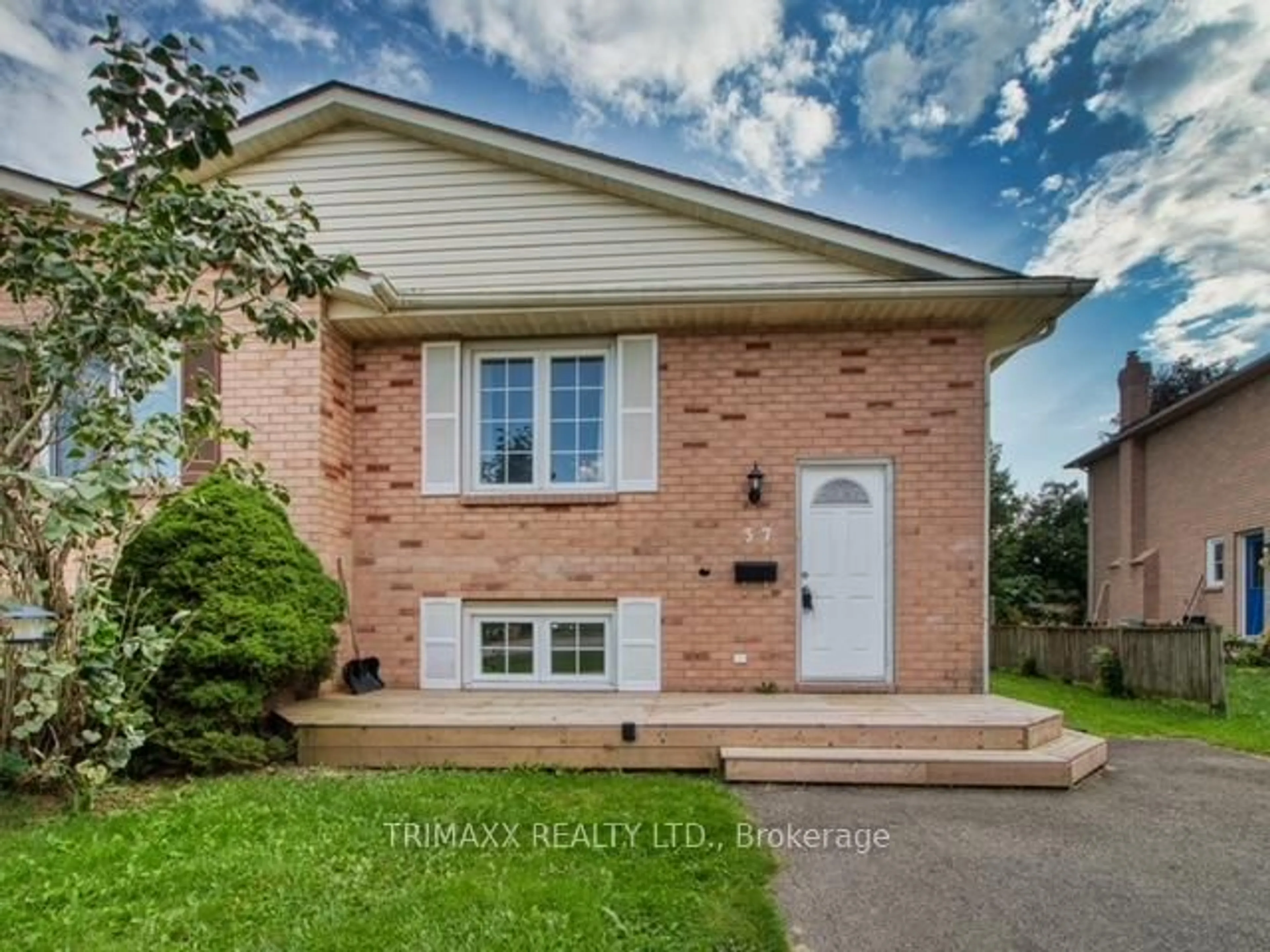 Home with brick exterior material, street for 37 Briarsdale Cres, Welland Ontario L3C 6S8