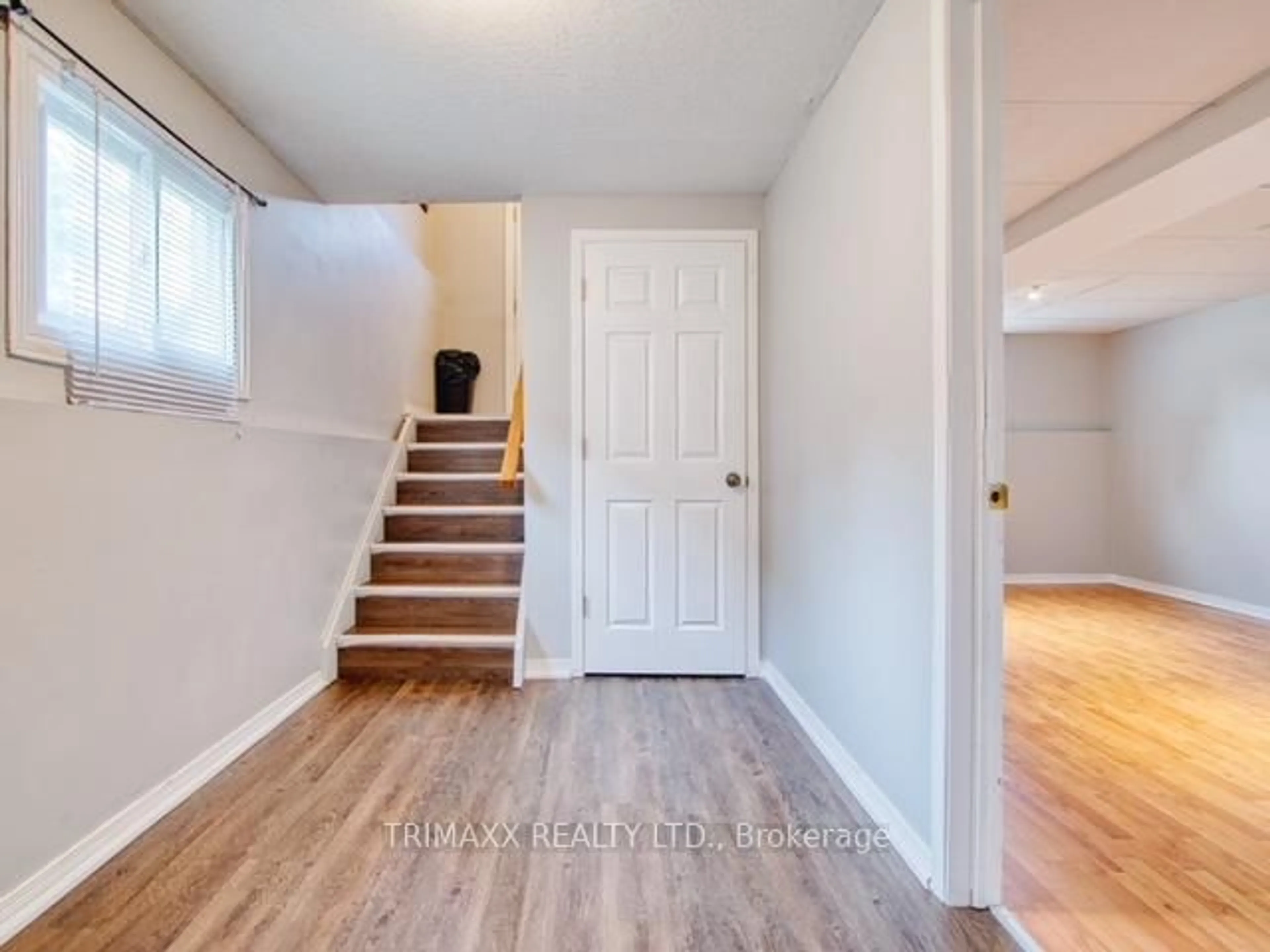 Indoor entryway for 37 Briarsdale Cres, Welland Ontario L3C 6S8