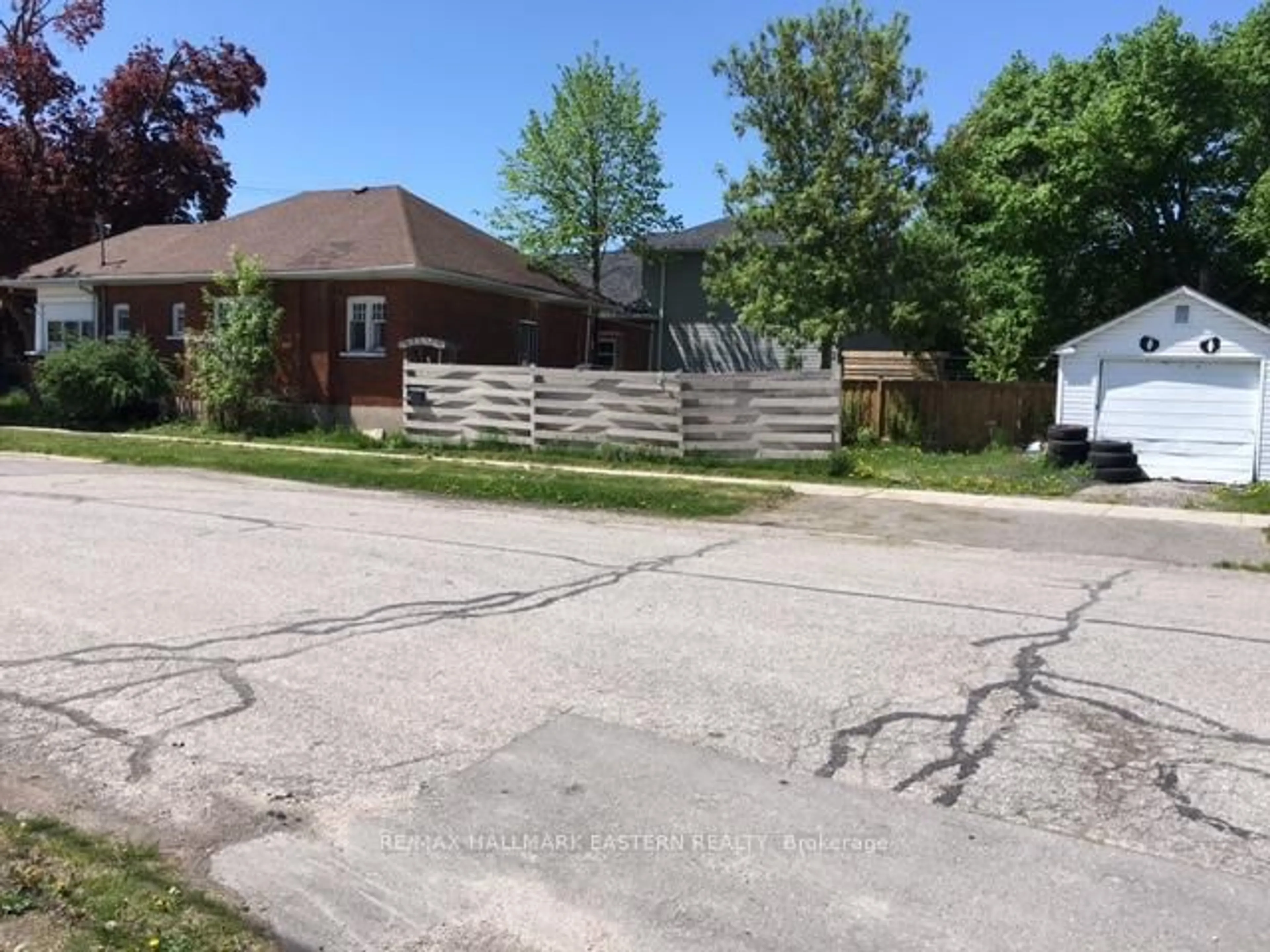 A pic from outside/outdoor area/front of a property/back of a property/a pic from drone, street for 500 Romaine St, Peterborough Central Ontario K9J 2C9