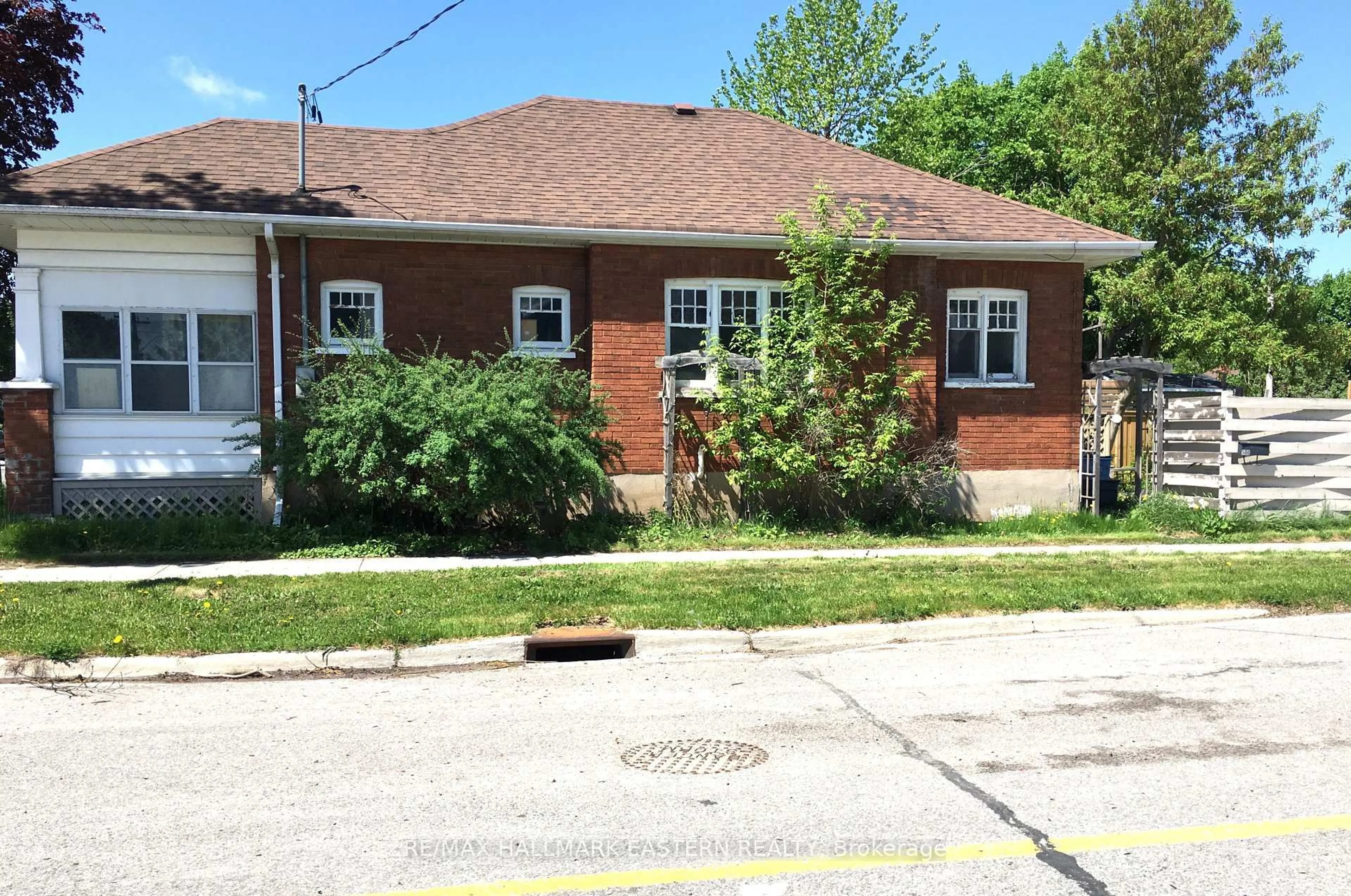 Home with brick exterior material, street for 500 Romaine St, Peterborough Central Ontario K9J 2C9