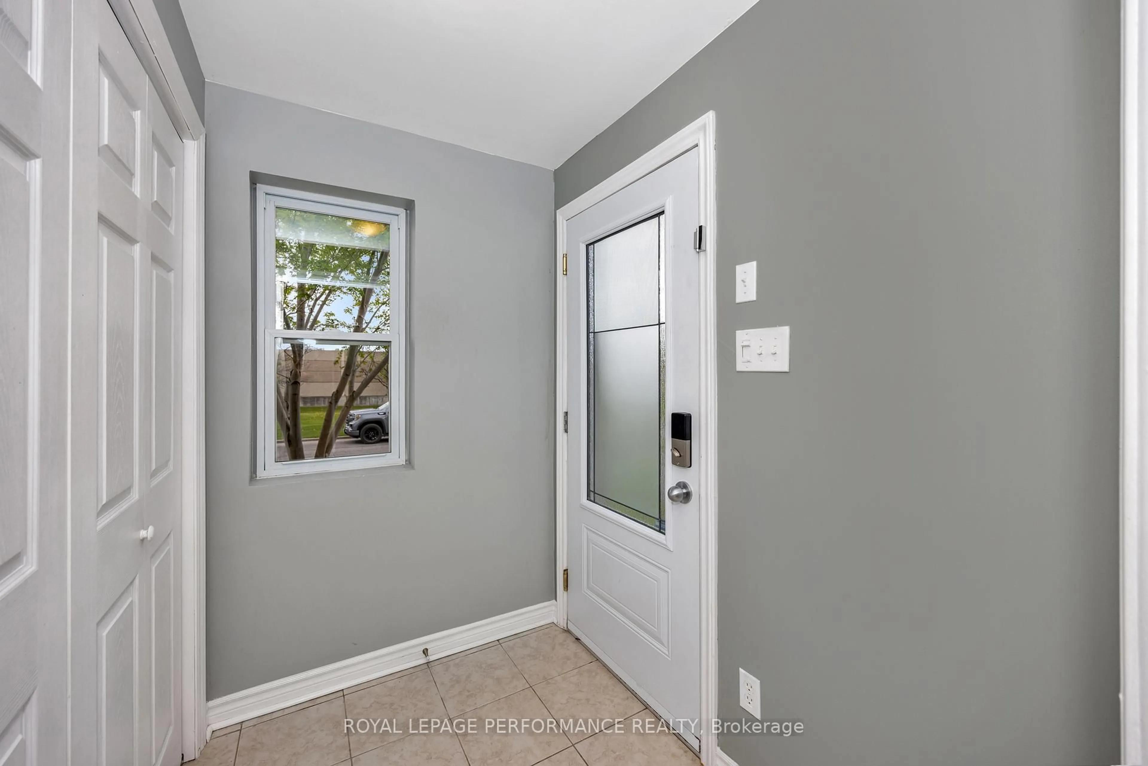 Indoor entryway for 3 Burgess Ave, Ottawa Ontario K2B 7W8