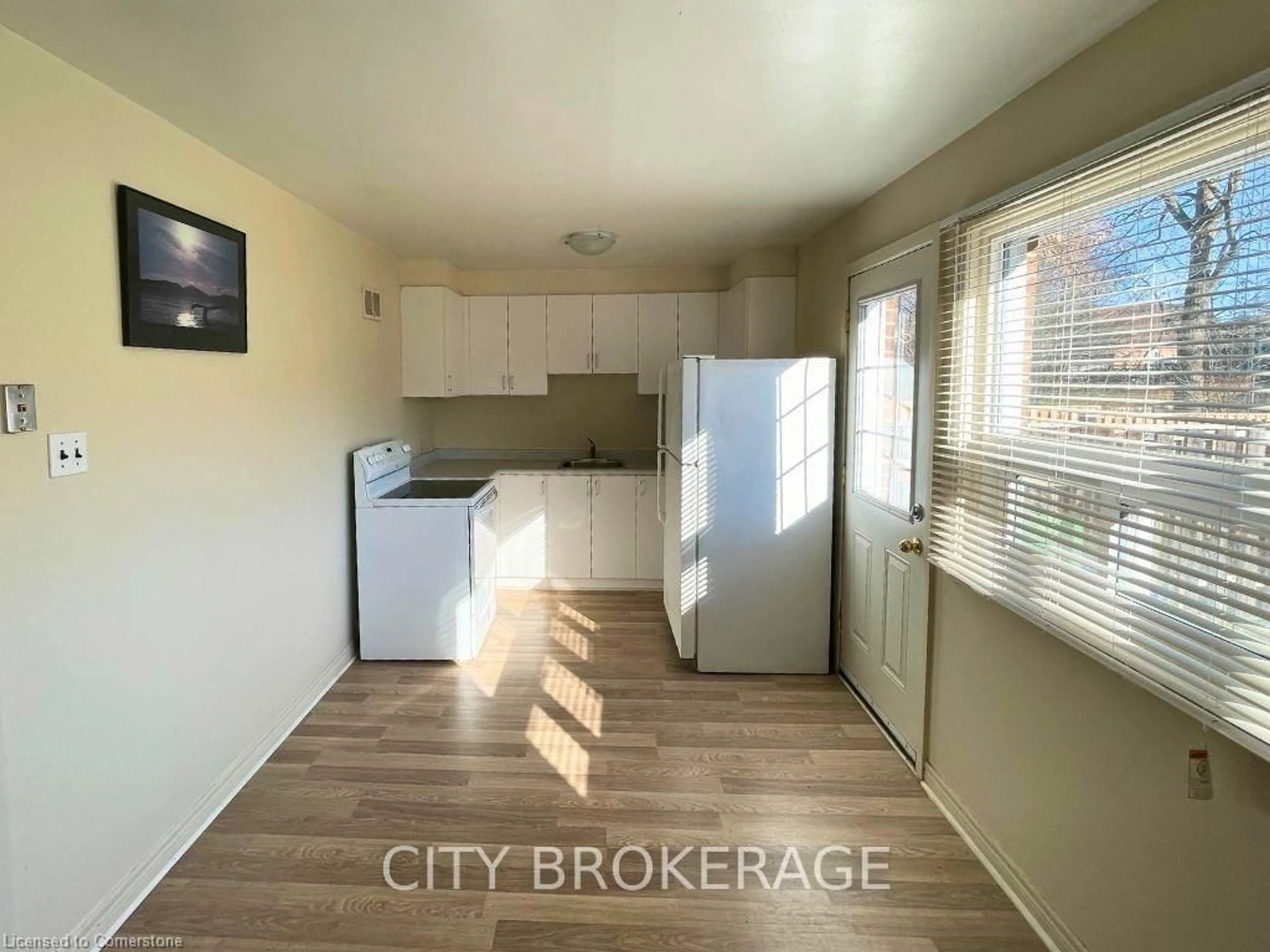 A pic of a room for 383 East 22nd St, Hamilton Ontario L8V 2W3
