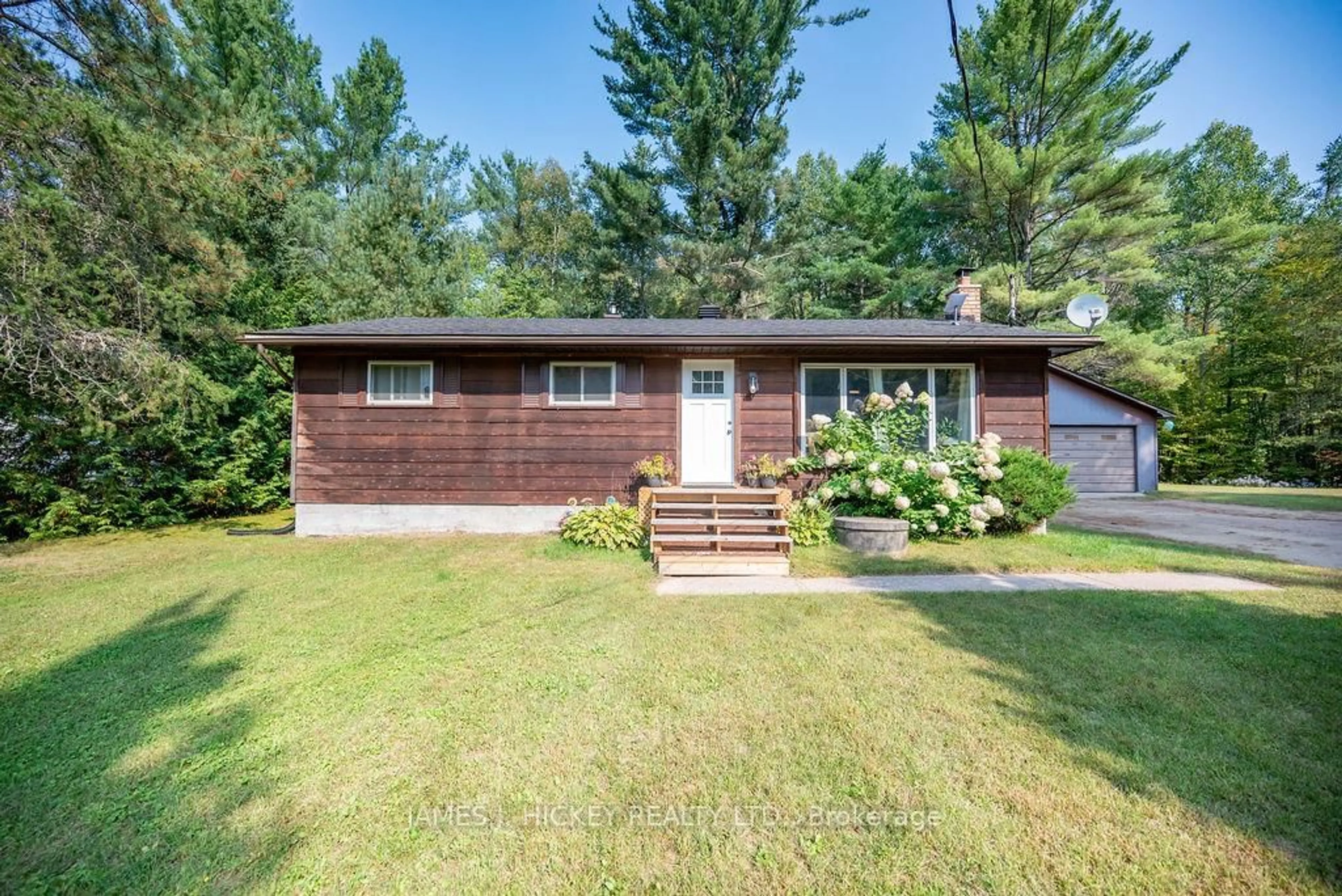 Home with vinyl exterior material, street for 172 King's Rd, Deep River Ontario K0J 1P0