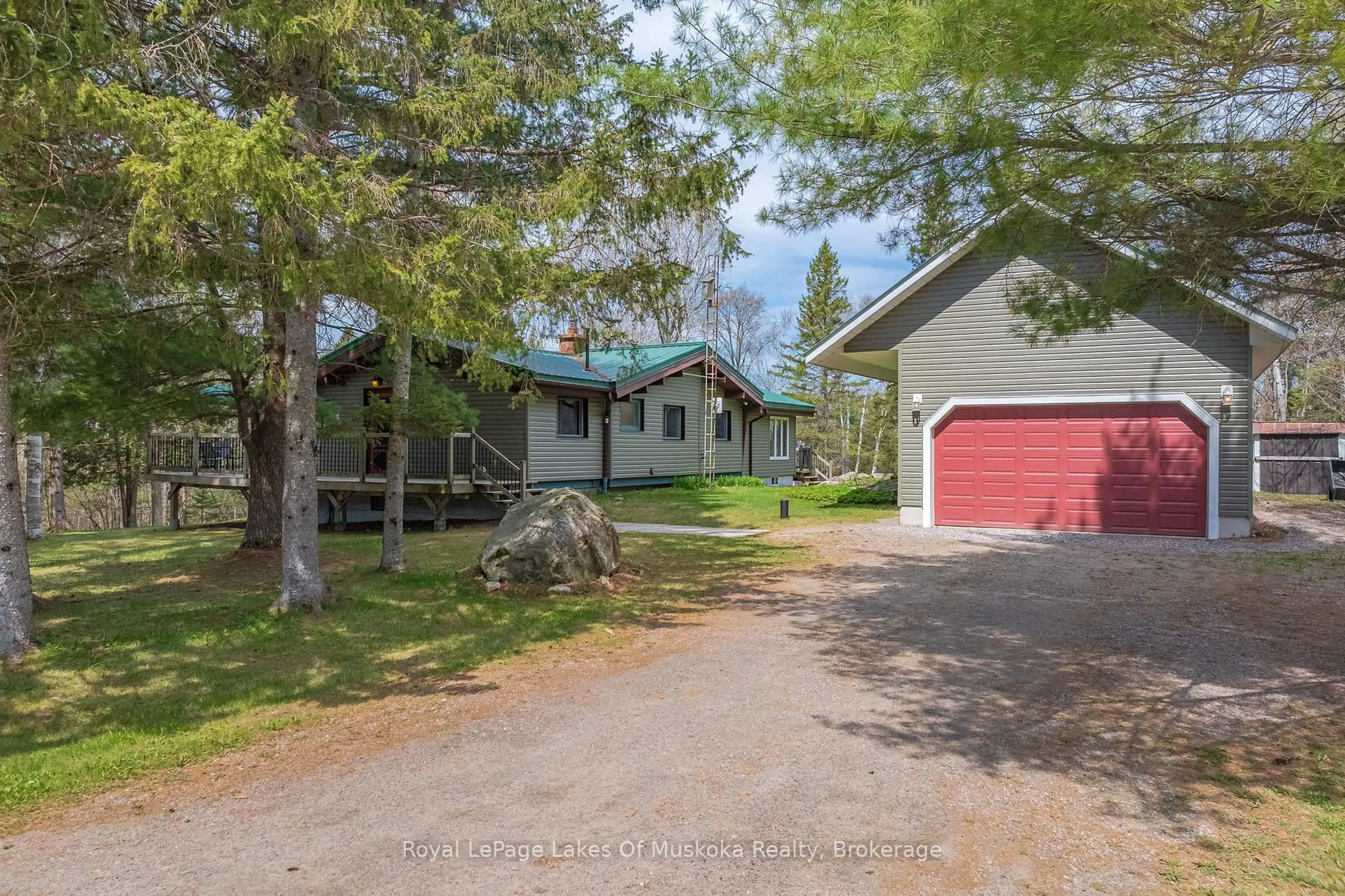 A pic from outside/outdoor area/front of a property/back of a property/a pic from drone, street for 71 Victoria St, Magnetawan Ontario P0A 1P0