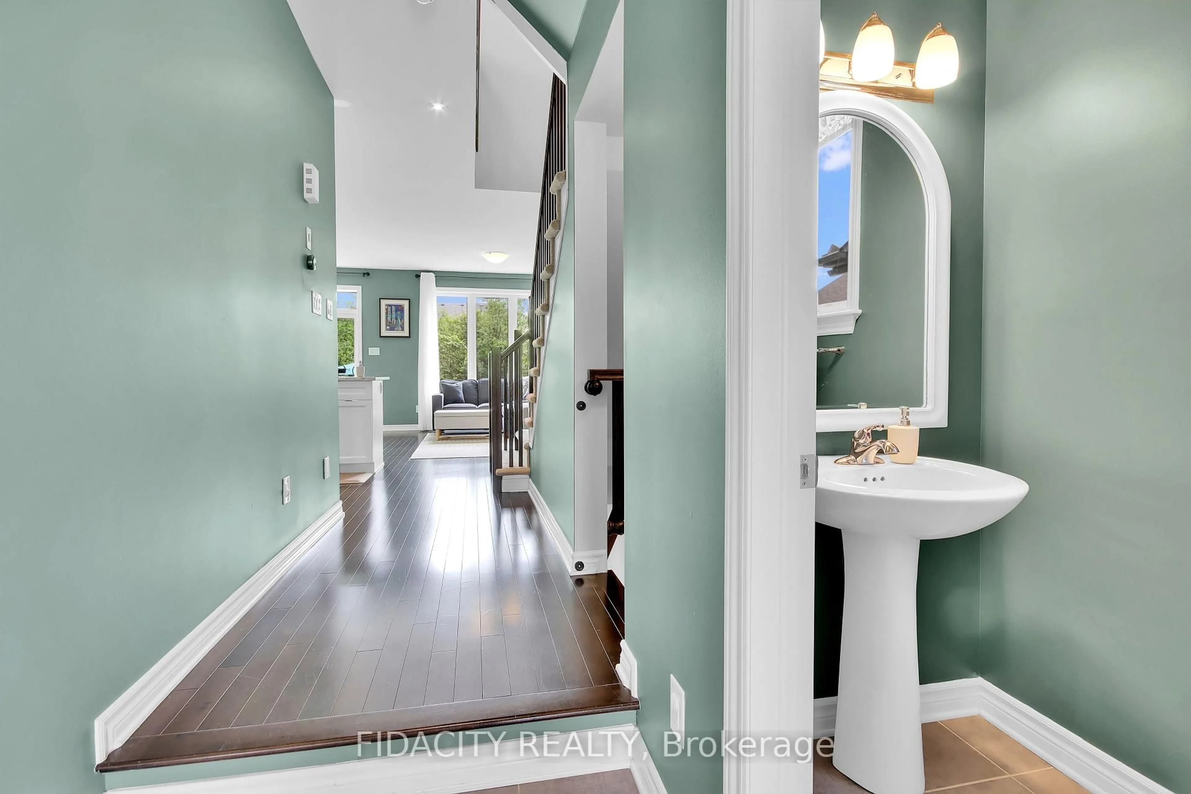 Indoor entryway for 284 Wood Acres Grve, Ottawa Ontario K1T 0B3
