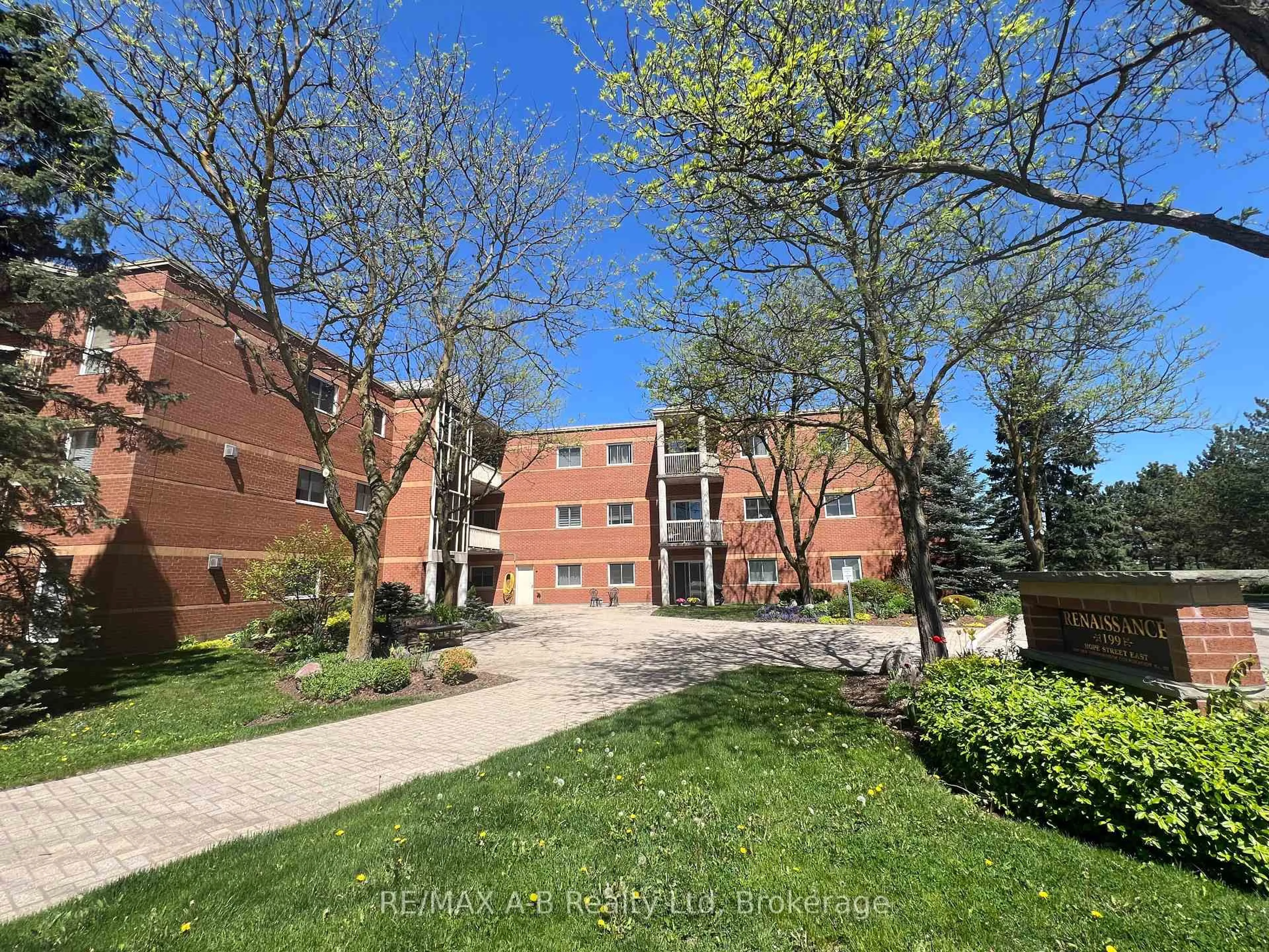 A pic from outside/outdoor area/front of a property/back of a property/a pic from drone, street for 199 Hope St #112, East Zorra-Tavistock Ontario N0B 2R0