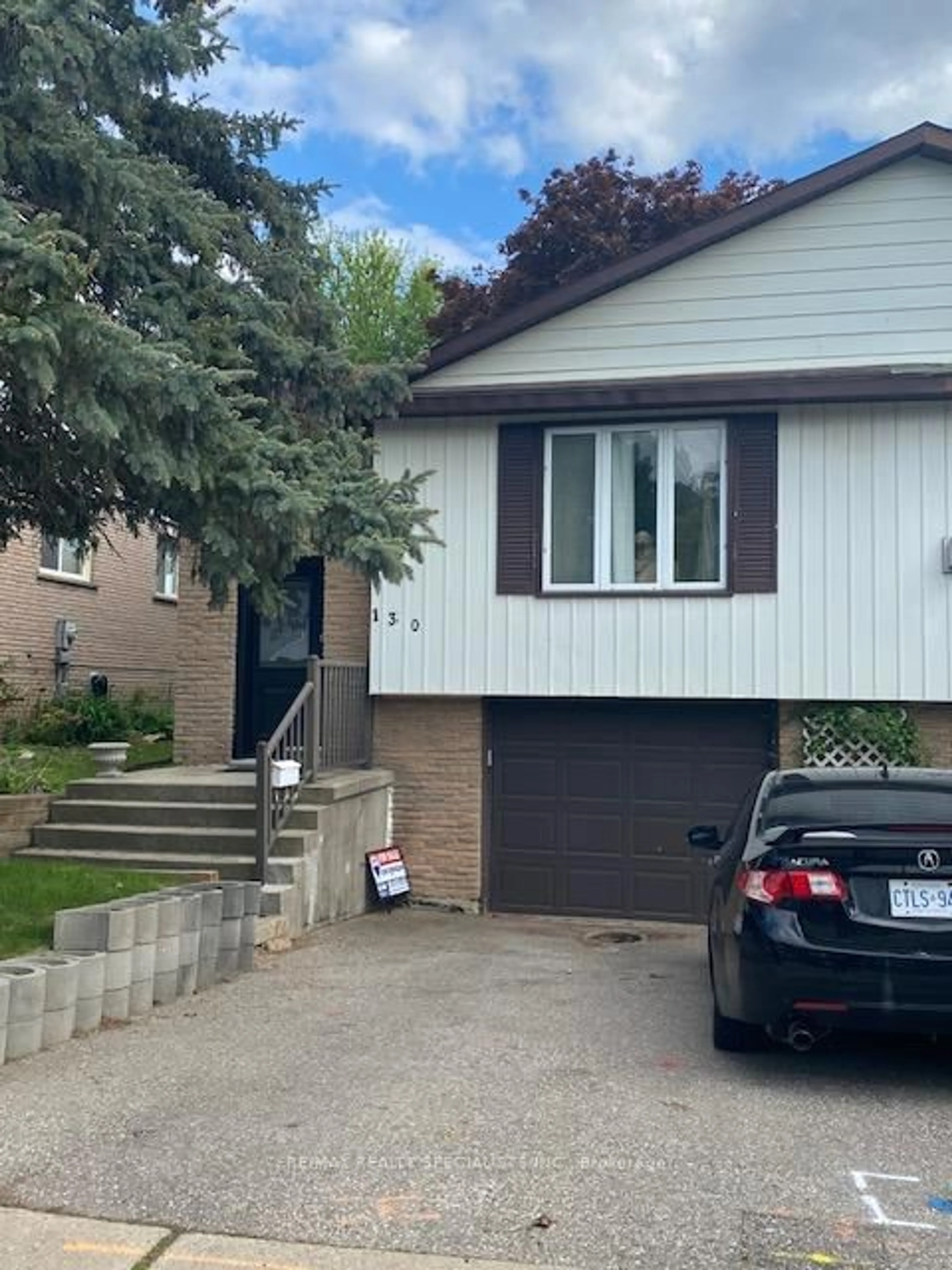 Home with vinyl exterior material, street for 130 Ashgrove Ave, Brantford Ontario N3R 5X3