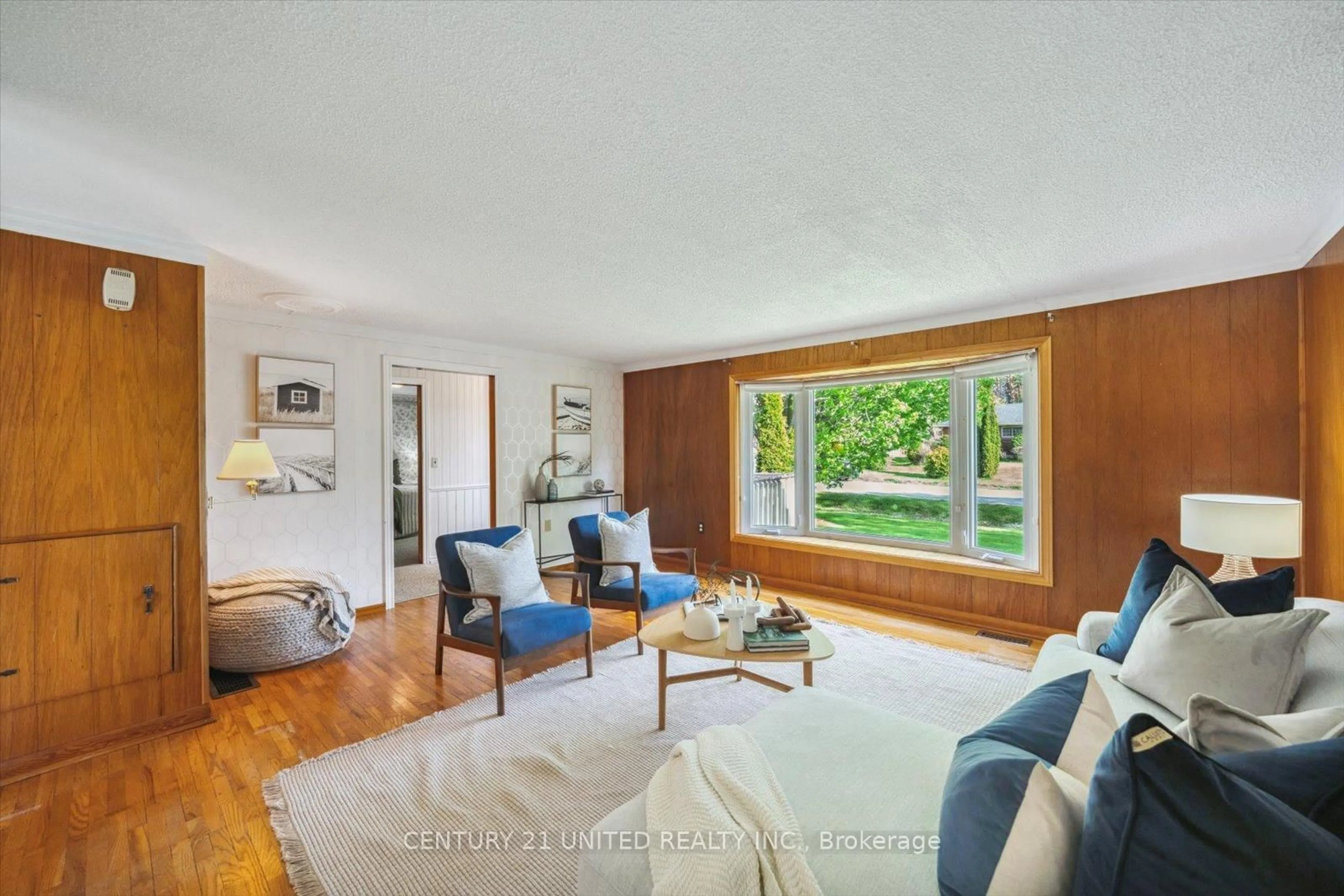 Living room with furniture, wood/laminate floor for 186 Coral Dr, Douro-Dummer Ontario K9L 1A5