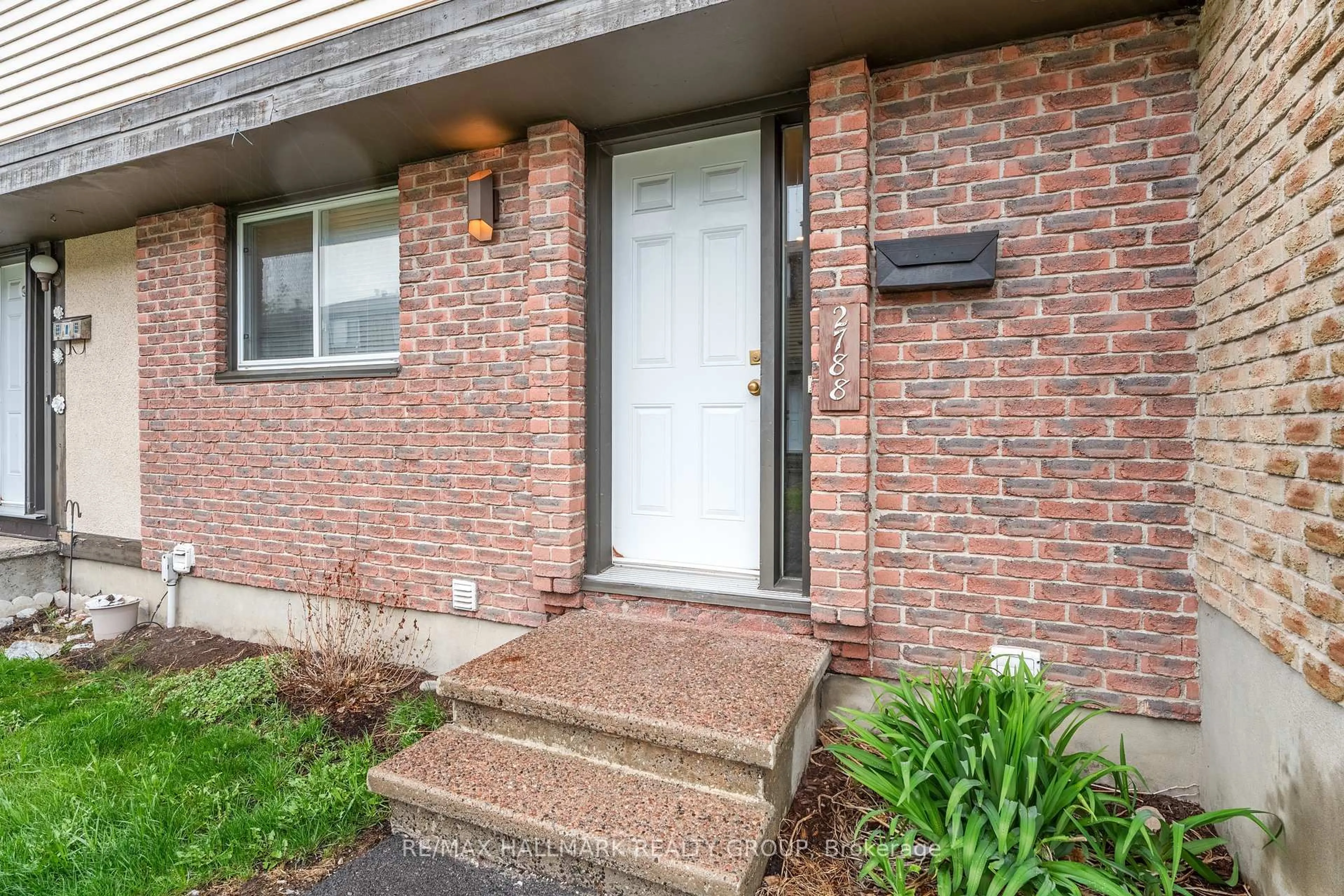 Indoor entryway for 2788 Pimlico Cres, Ottawa Ontario K1T 2A8