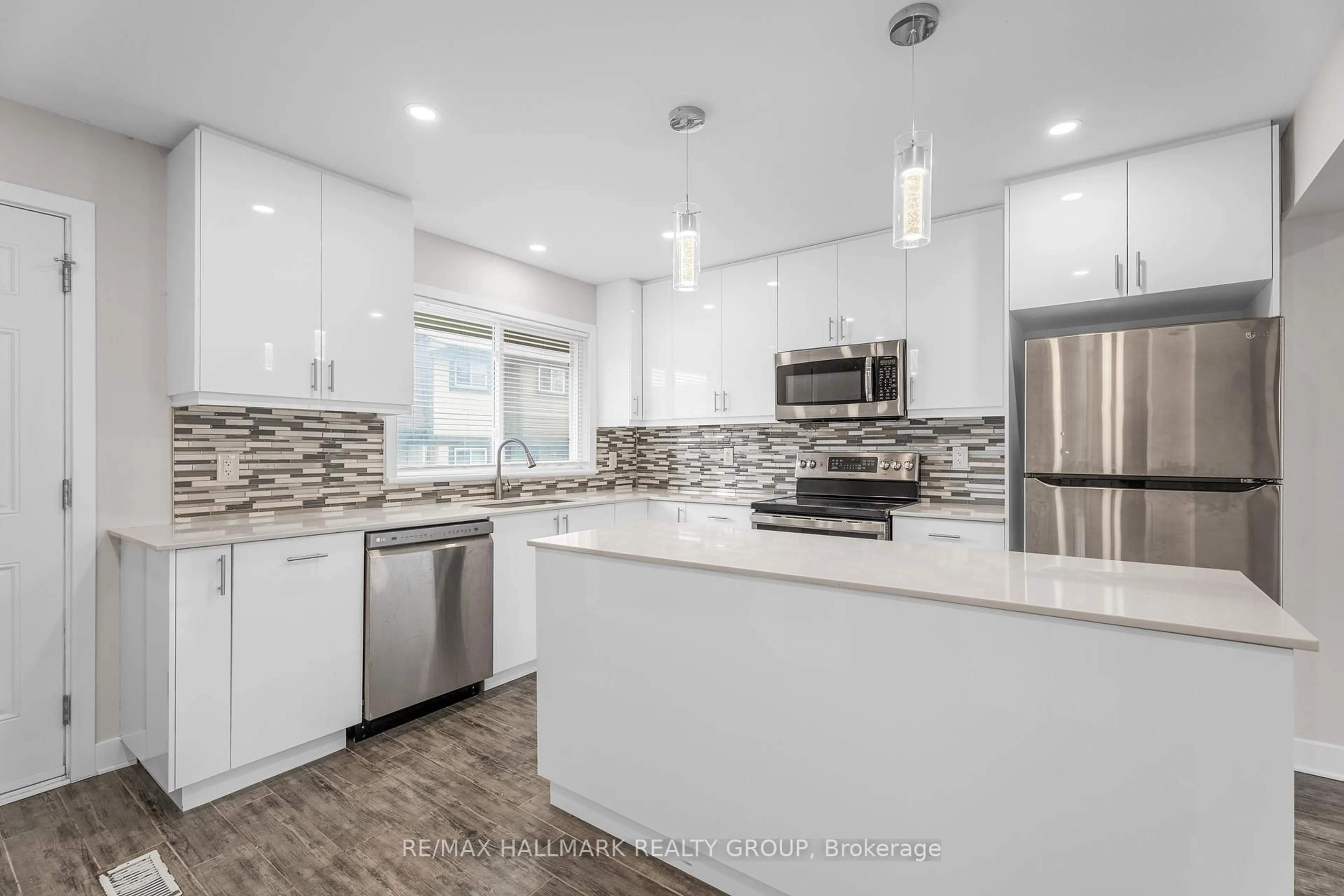 Open concept kitchen, ceramic/tile floor for 2788 Pimlico Cres, Ottawa Ontario K1T 2A8