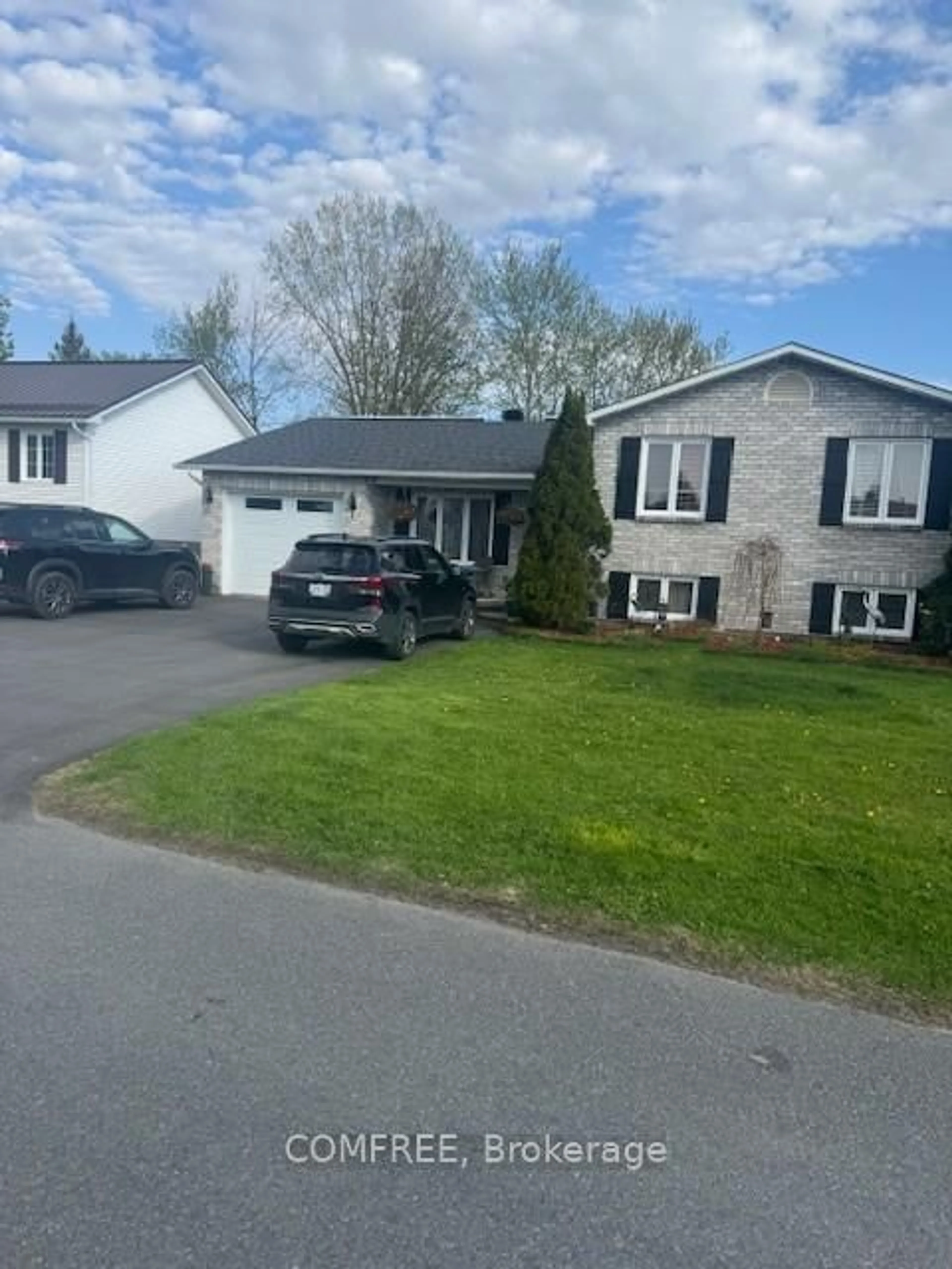 Unknown for 54 Albert St, Russell Ontario K0A 1W0