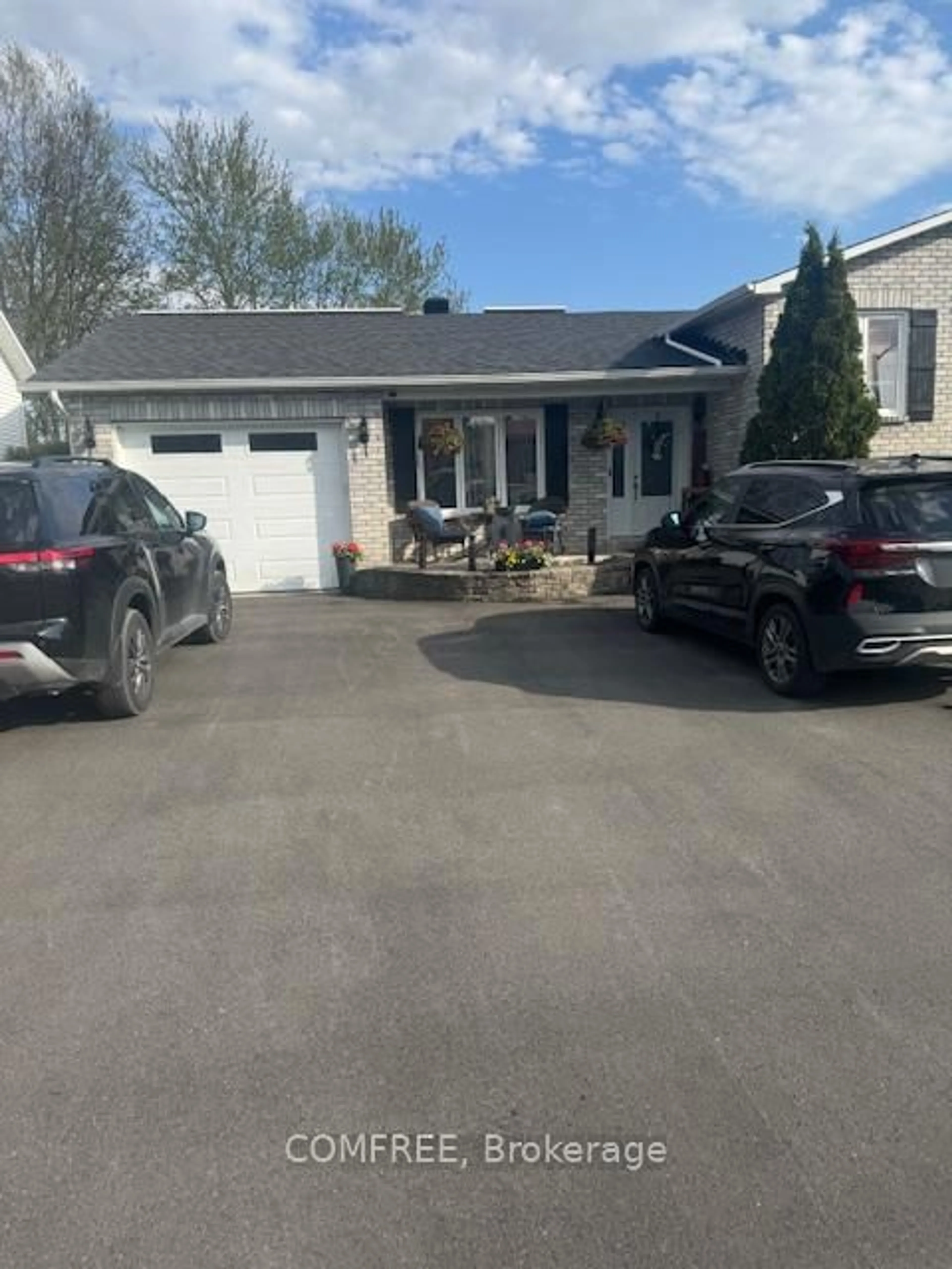 Unknown for 54 Albert St, Russell Ontario K0A 1W0